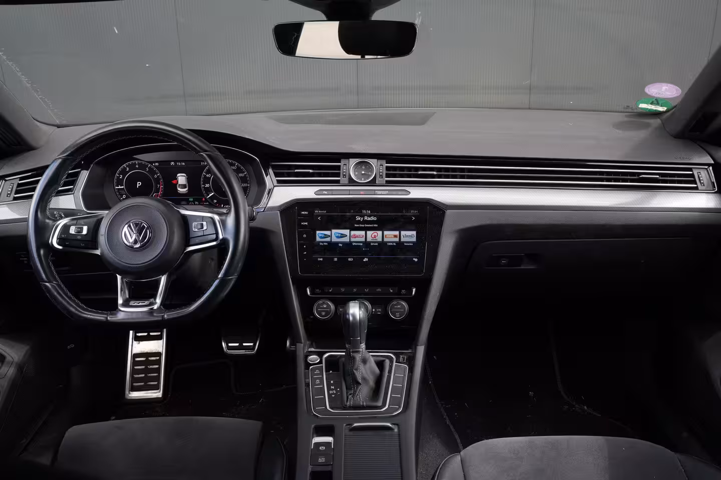 Volkswagen Arteon 1.5 TSI 150pk Business R | Achteruitrijcamera | 19" | Adaptive Cruise | Stoelverwarming |