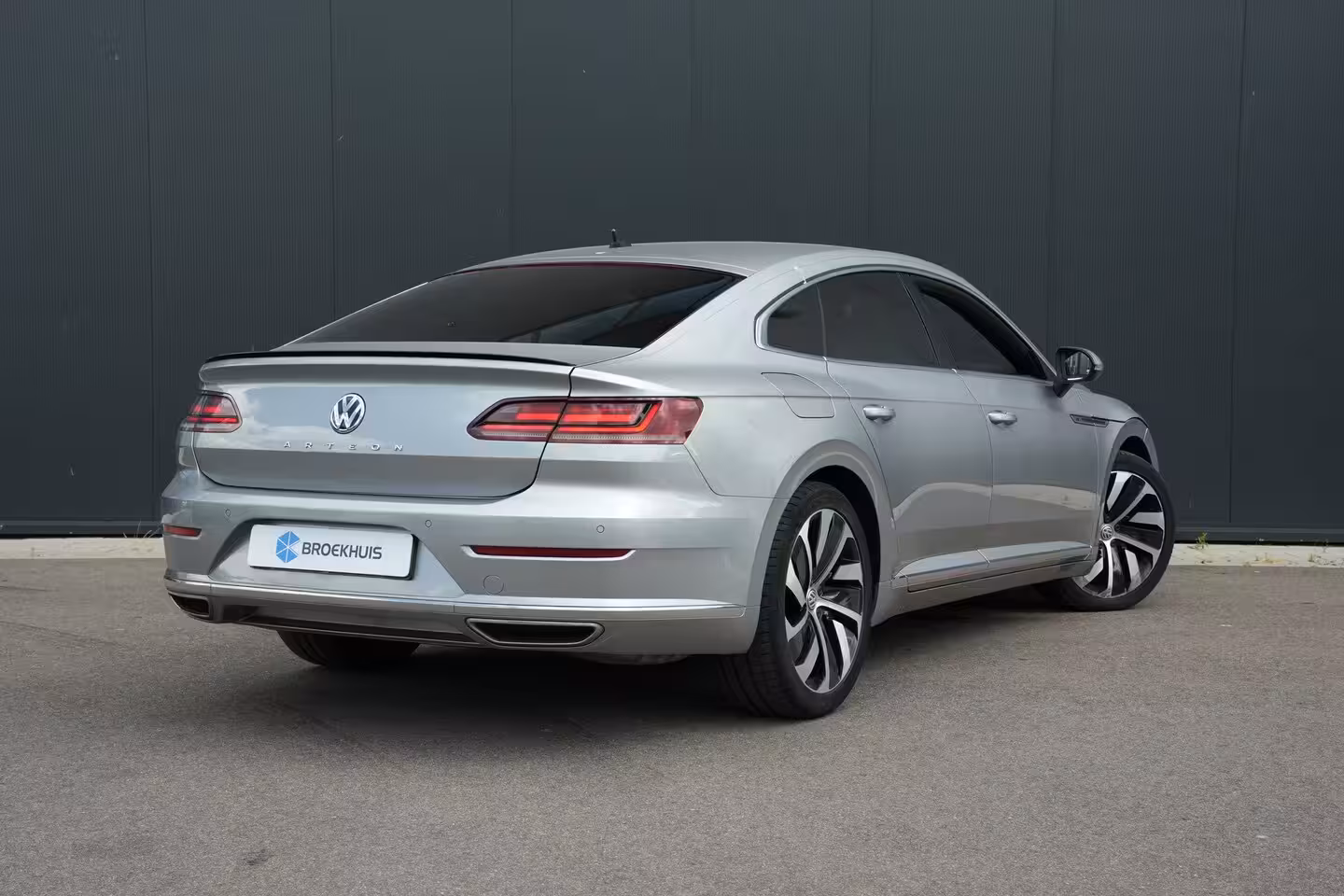 Volkswagen Arteon 1.5 TSI 150pk Business R | Achteruitrijcamera | 19" | Adaptive Cruise | Stoelverwarming |