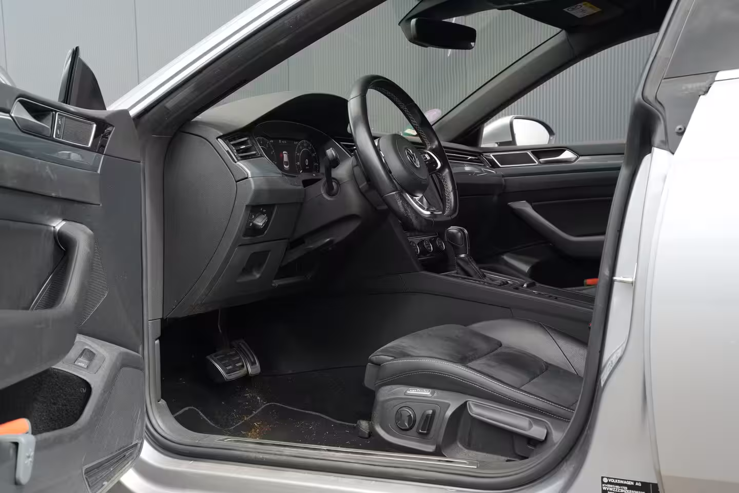 Volkswagen Arteon 1.5 TSI 150pk Business R | Achteruitrijcamera | 19" | Adaptive Cruise | Stoelverwarming |