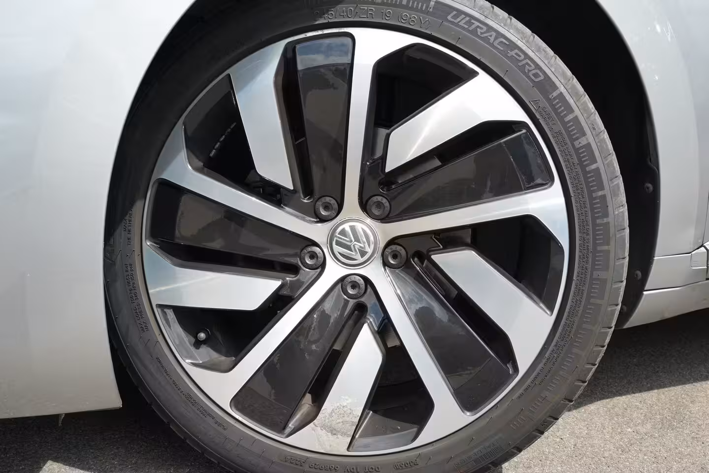 Volkswagen Arteon 1.5 TSI 150pk Business R | Achteruitrijcamera | 19" | Adaptive Cruise | Stoelverwarming |