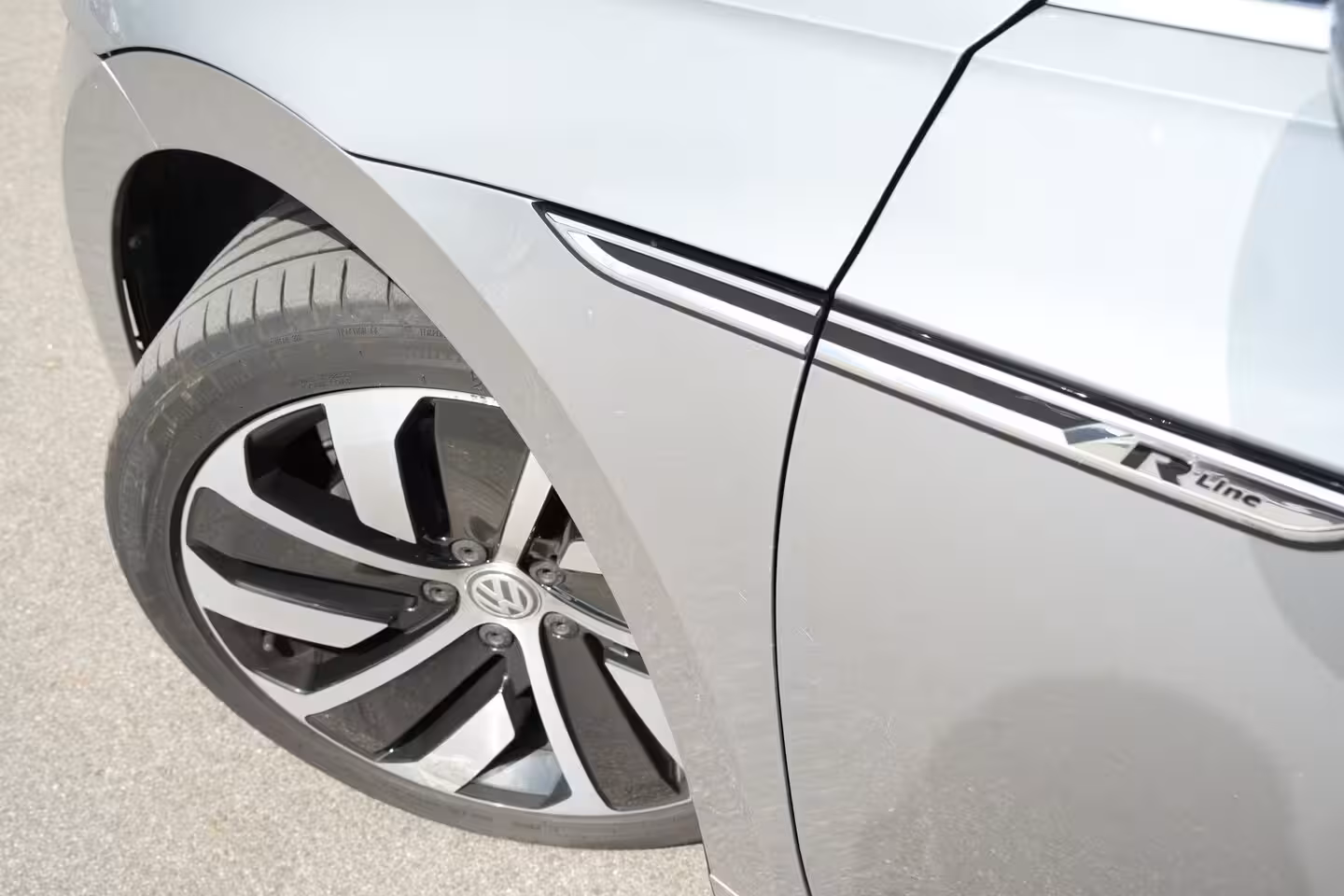 Volkswagen Arteon 1.5 TSI 150pk Business R | Achteruitrijcamera | 19" | Adaptive Cruise | Stoelverwarming |