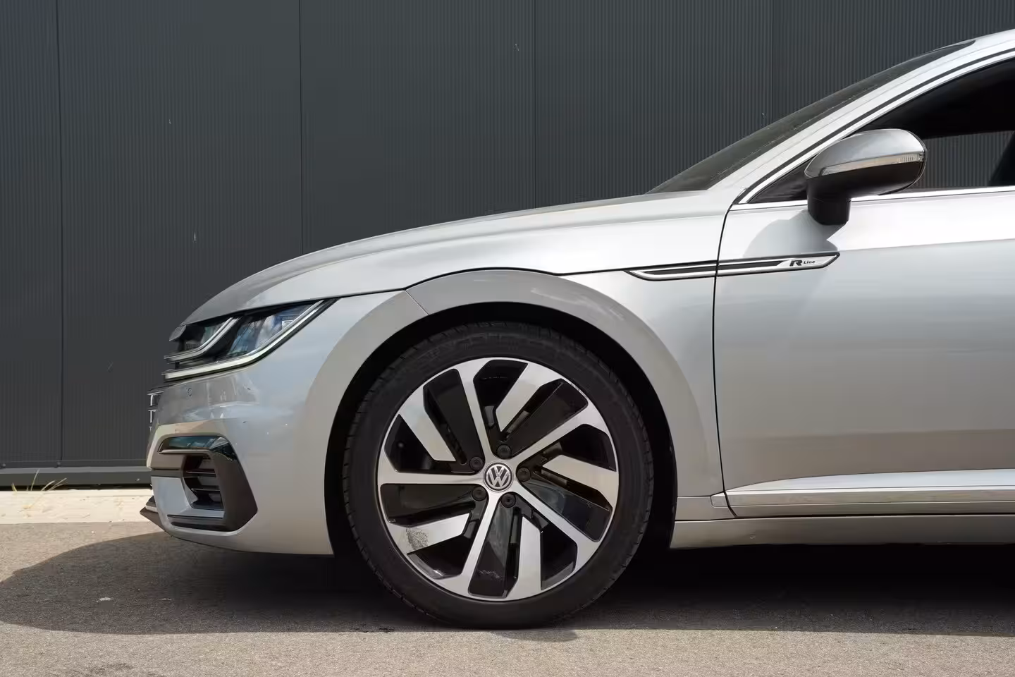 Volkswagen Arteon 1.5 TSI 150pk Business R | Achteruitrijcamera | 19" | Adaptive Cruise | Stoelverwarming |