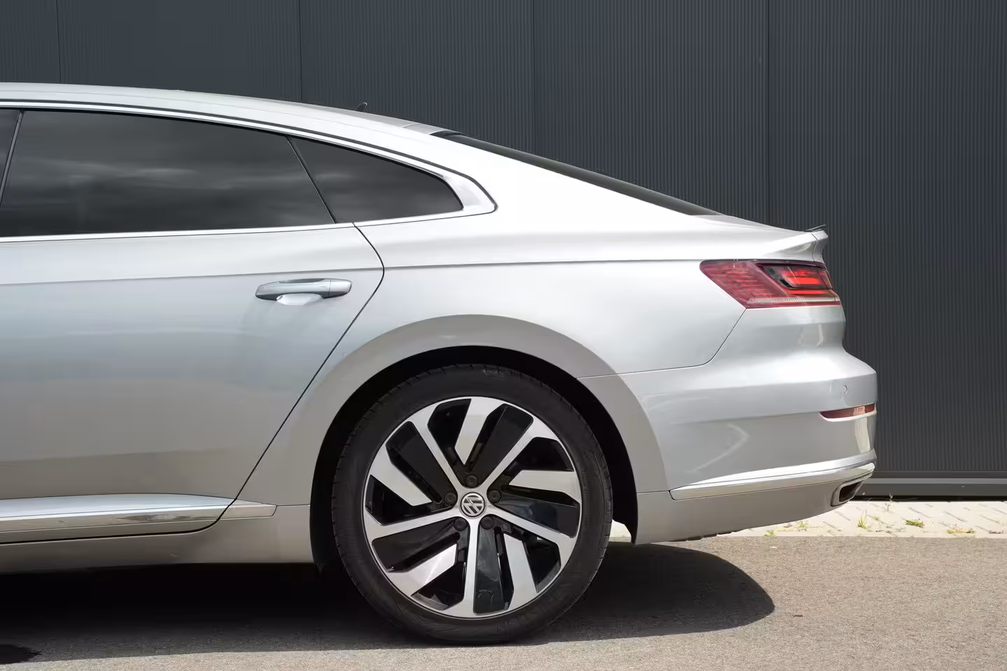 Volkswagen Arteon 1.5 TSI 150pk Business R | Achteruitrijcamera | 19" | Adaptive Cruise | Stoelverwarming |