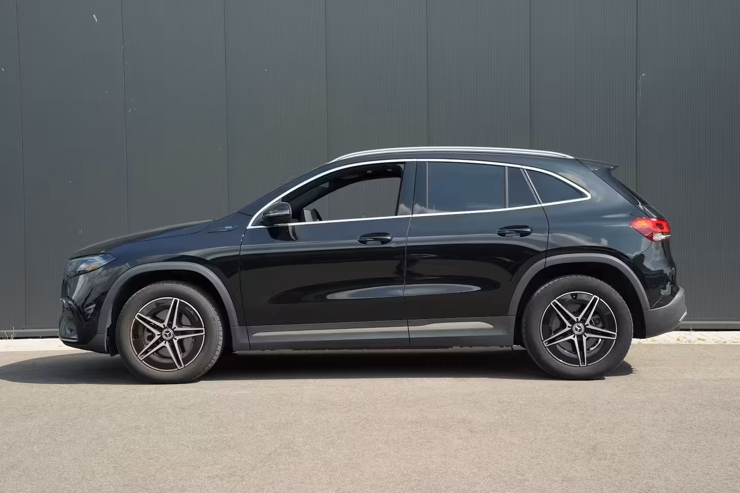 Mercedes-Benz EQA 250 AMG Line 190PK | SOH: 98, 95% | AMG Styling | Achteruitrijcamera | Cruise | Carplay |