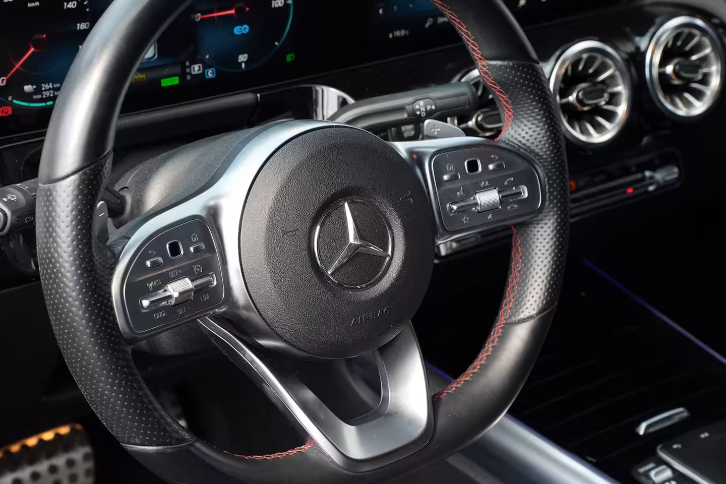Mercedes-Benz EQA 250 AMG Line 190PK | SOH: 98, 95% | AMG Styling | Achteruitrijcamera | Cruise | Carplay |