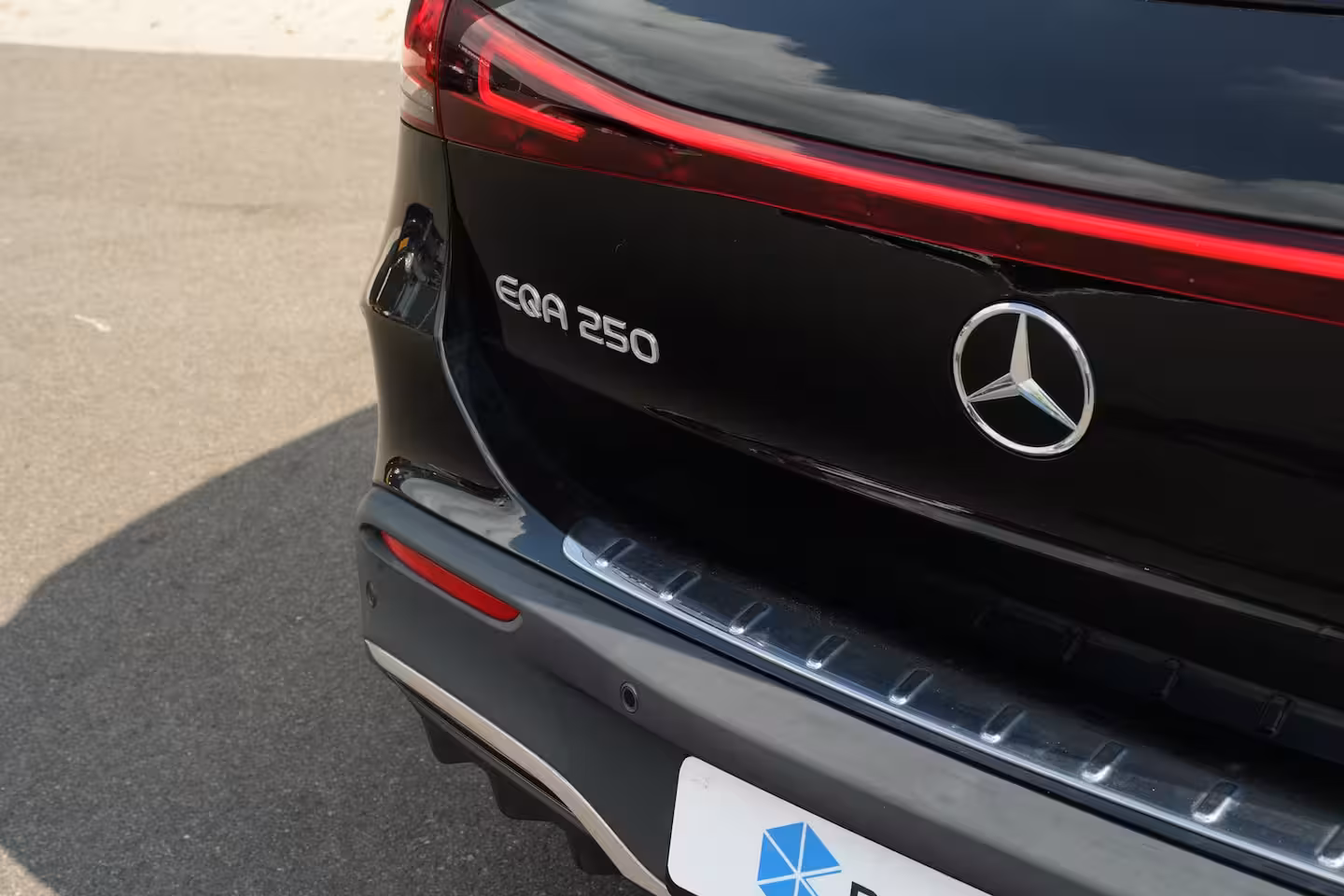 Mercedes-Benz EQA 250 AMG Line 190PK | SOH: 98, 95% | AMG Styling | Achteruitrijcamera | Cruise | Carplay |