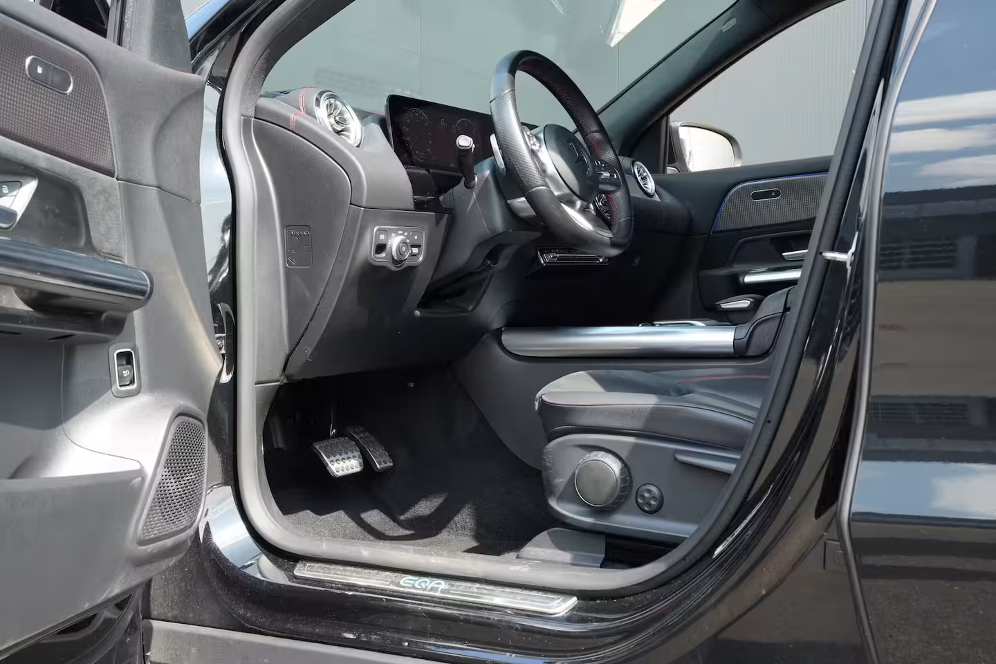 Mercedes-Benz EQA 250 AMG Line 190PK | SOH: 98, 95% | AMG Styling | Achteruitrijcamera | Cruise | Carplay |