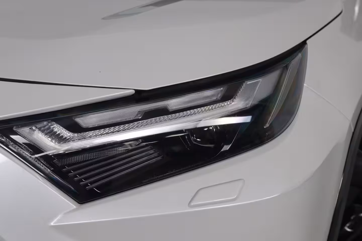 Toyota RAV4 2.5 Hybrid Style BI-Tone | 1e Eigenaar | JBL | LED | Half Leder | Stoel/Stuur Verwarming |