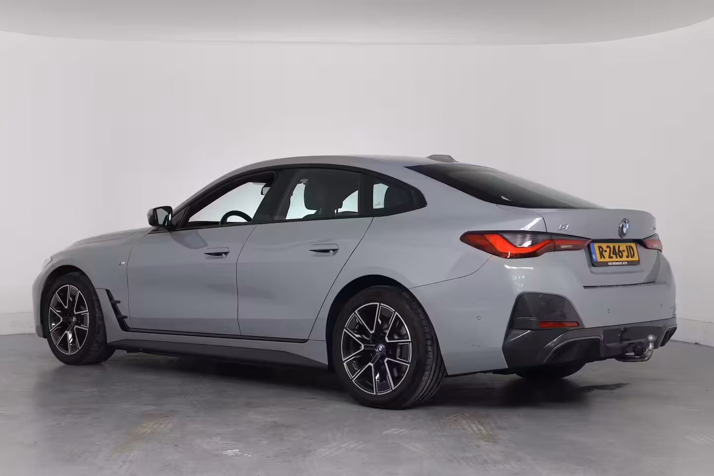BMW i4 eDrive40 84 kWh M-Sport | SOH 94% | Trekhaak | Sfeerverlichting | LED | Sportstoelen | Cam