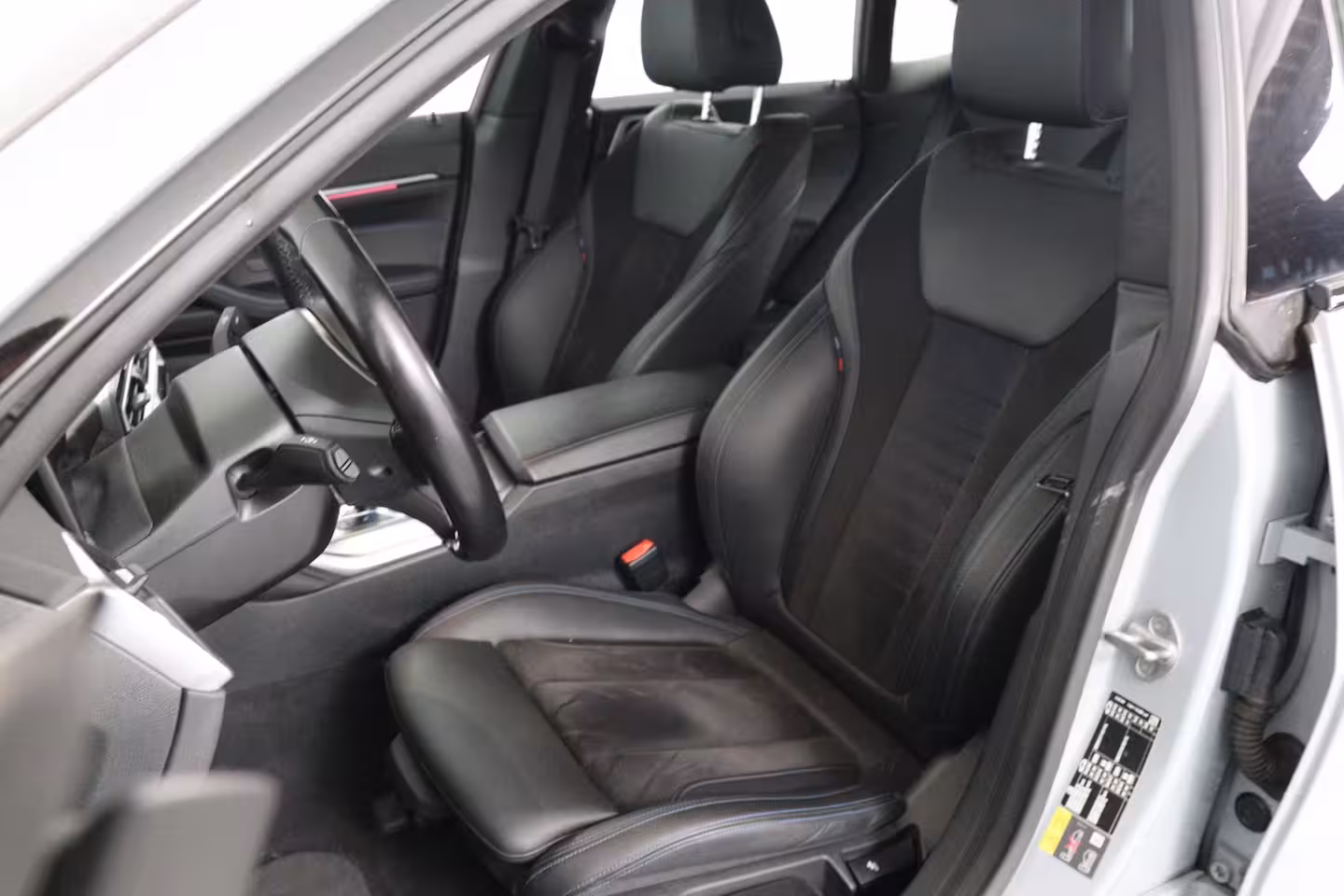 BMW i4 eDrive40 84 kWh M-Sport | SOH 94% | Trekhaak | Sfeerverlichting | LED | Sportstoelen | Cam