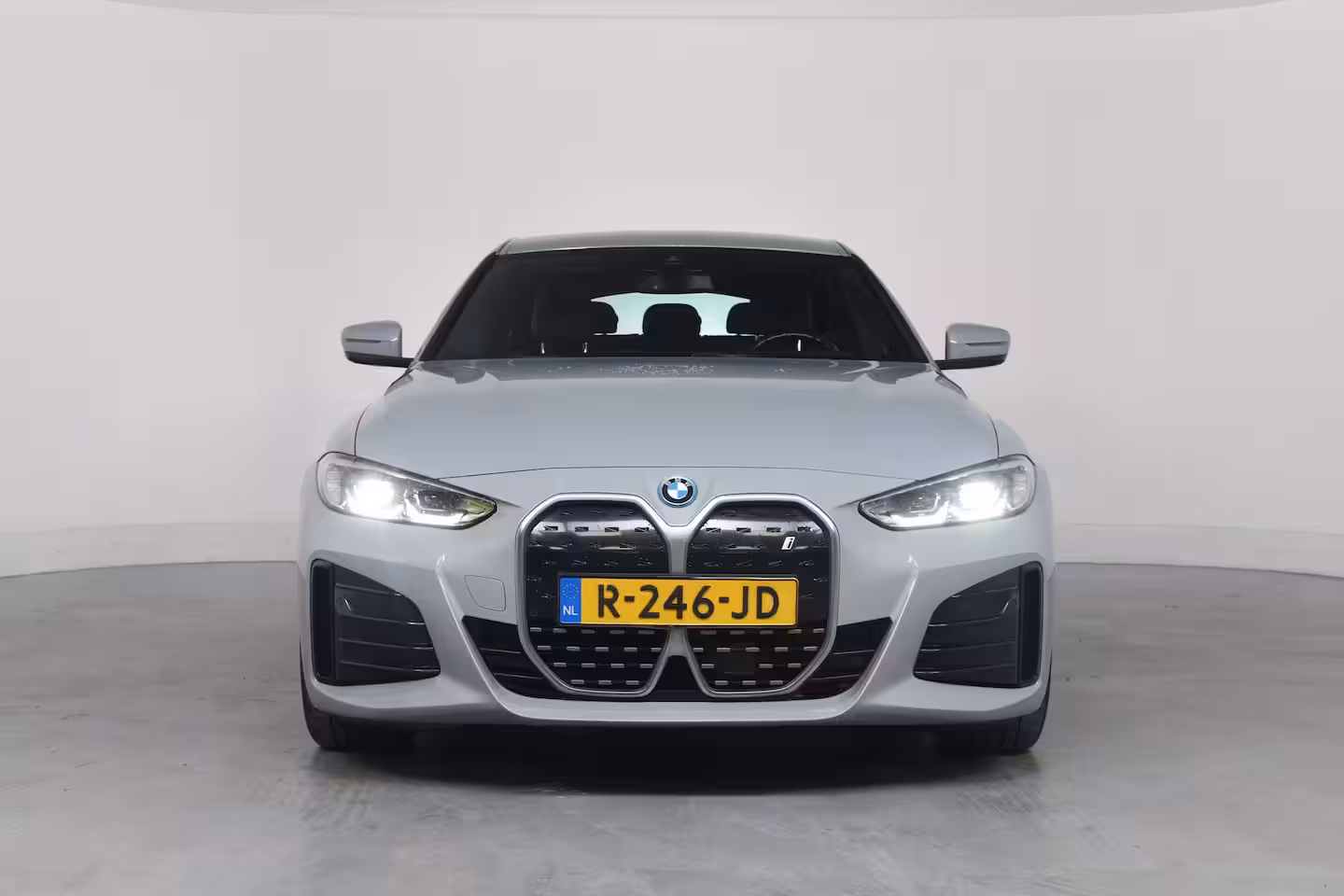 BMW i4 eDrive40 84 kWh M-Sport | SOH 94% | Trekhaak | Sfeerverlichting | LED | Sportstoelen | Cam