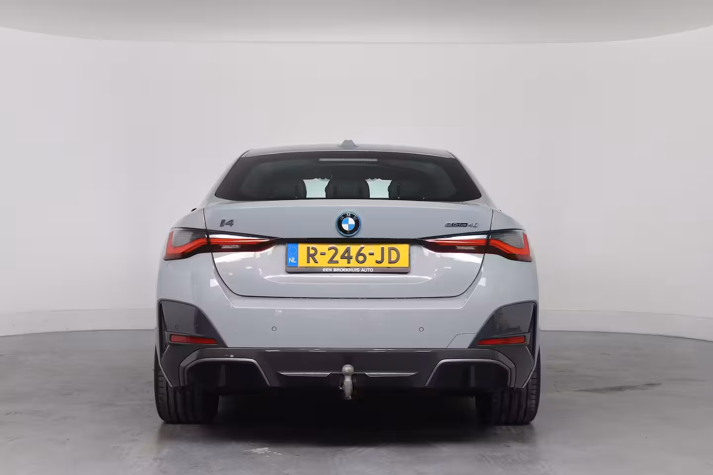 BMW i4 eDrive40 84 kWh M-Sport | SOH 94% | Trekhaak | Sfeerverlichting | LED | Sportstoelen | Cam