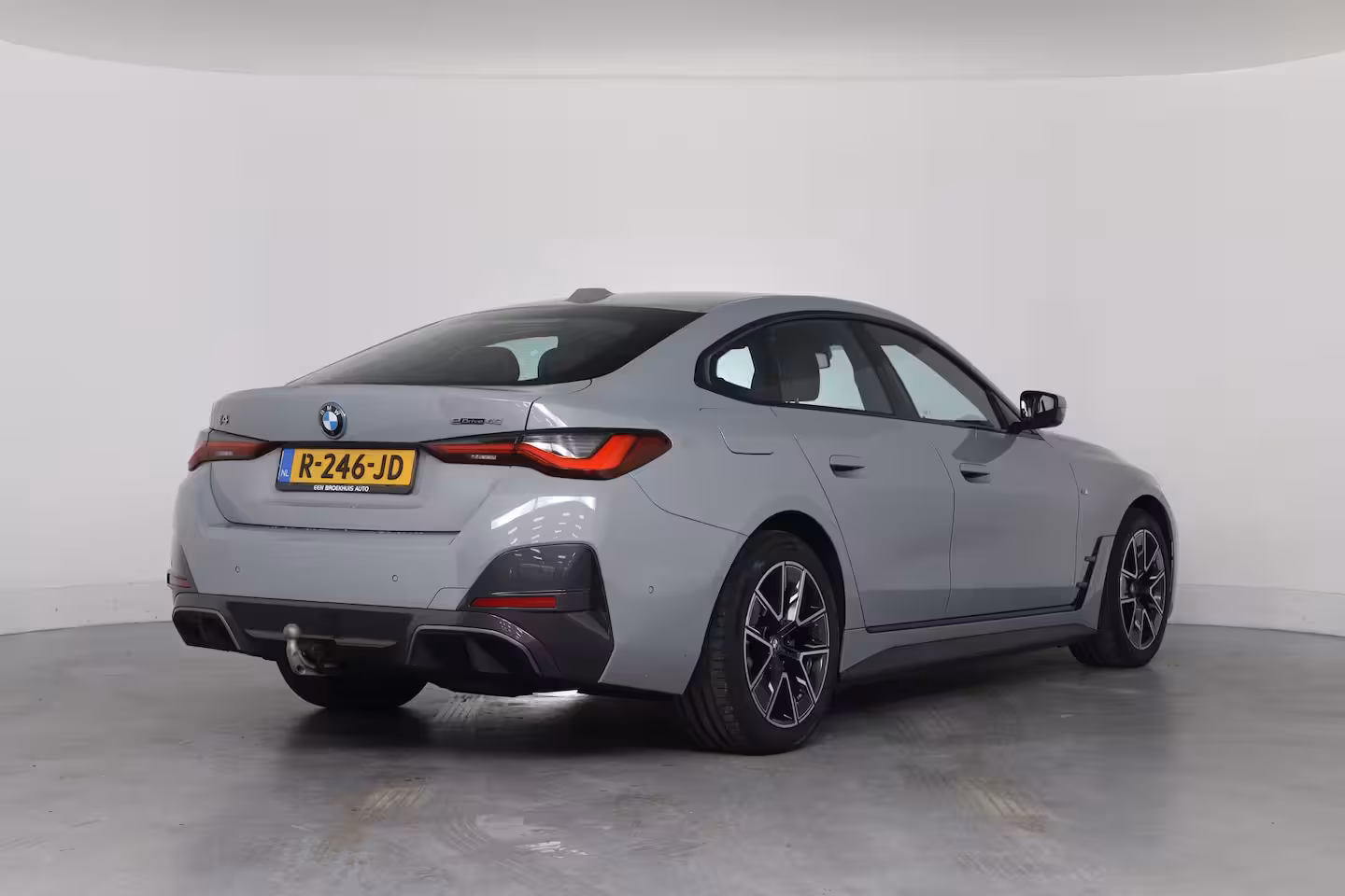 BMW i4 eDrive40 84 kWh M-Sport | SOH 94% | Trekhaak | Sfeerverlichting | LED | Sportstoelen | Cam