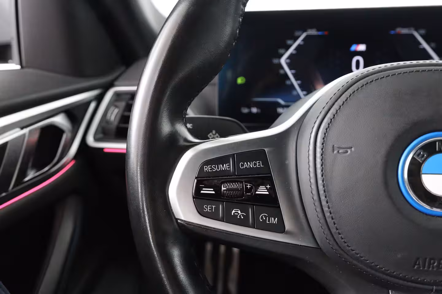 BMW i4 eDrive40 84 kWh M-Sport | SOH 94% | Trekhaak | Sfeerverlichting | LED | Sportstoelen | Cam