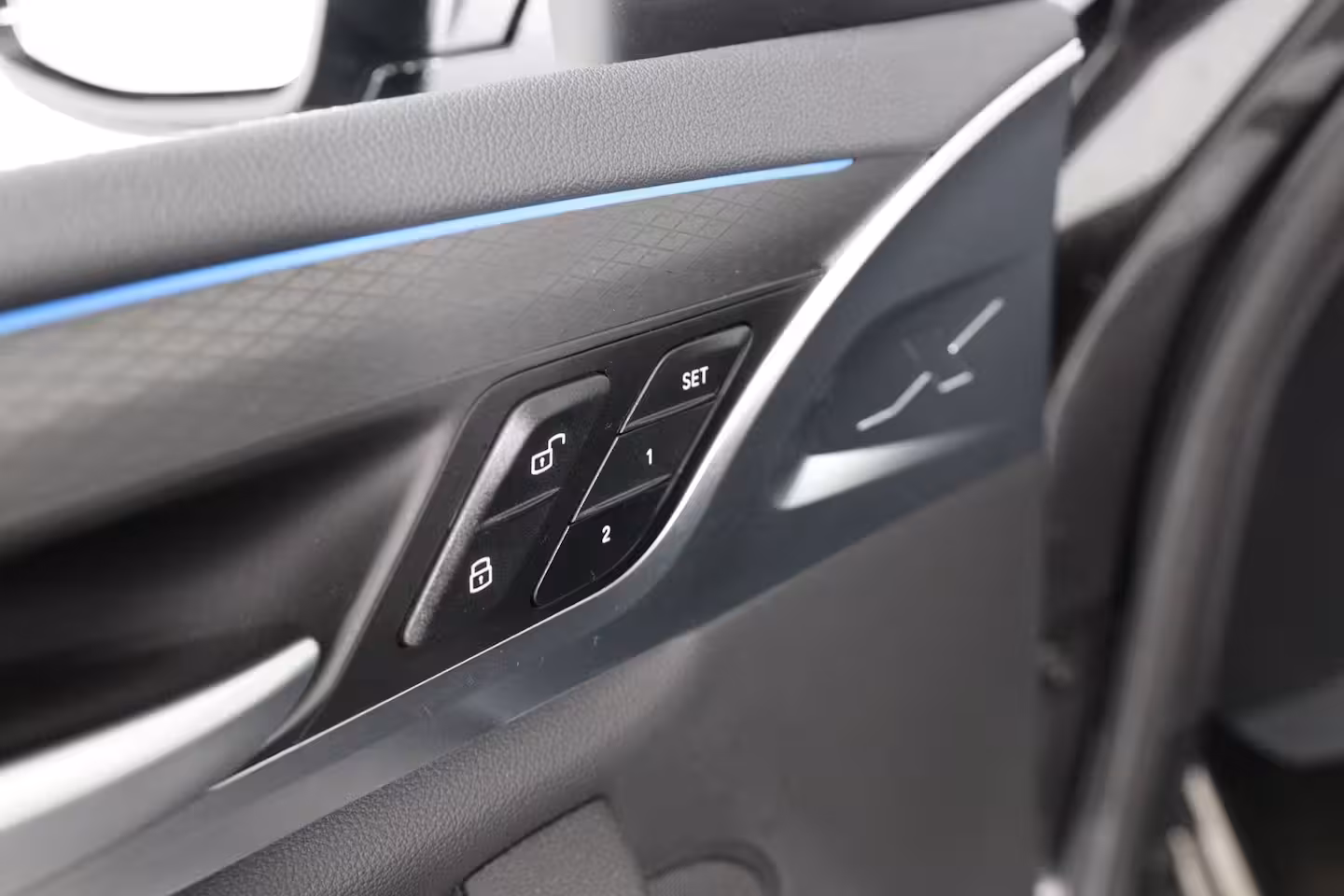 BMW iX3 Executive 80 kWh M-Sport | SOH 95% | 1e Eigenaar | Dealer Onderhouden | Open dak | Memory