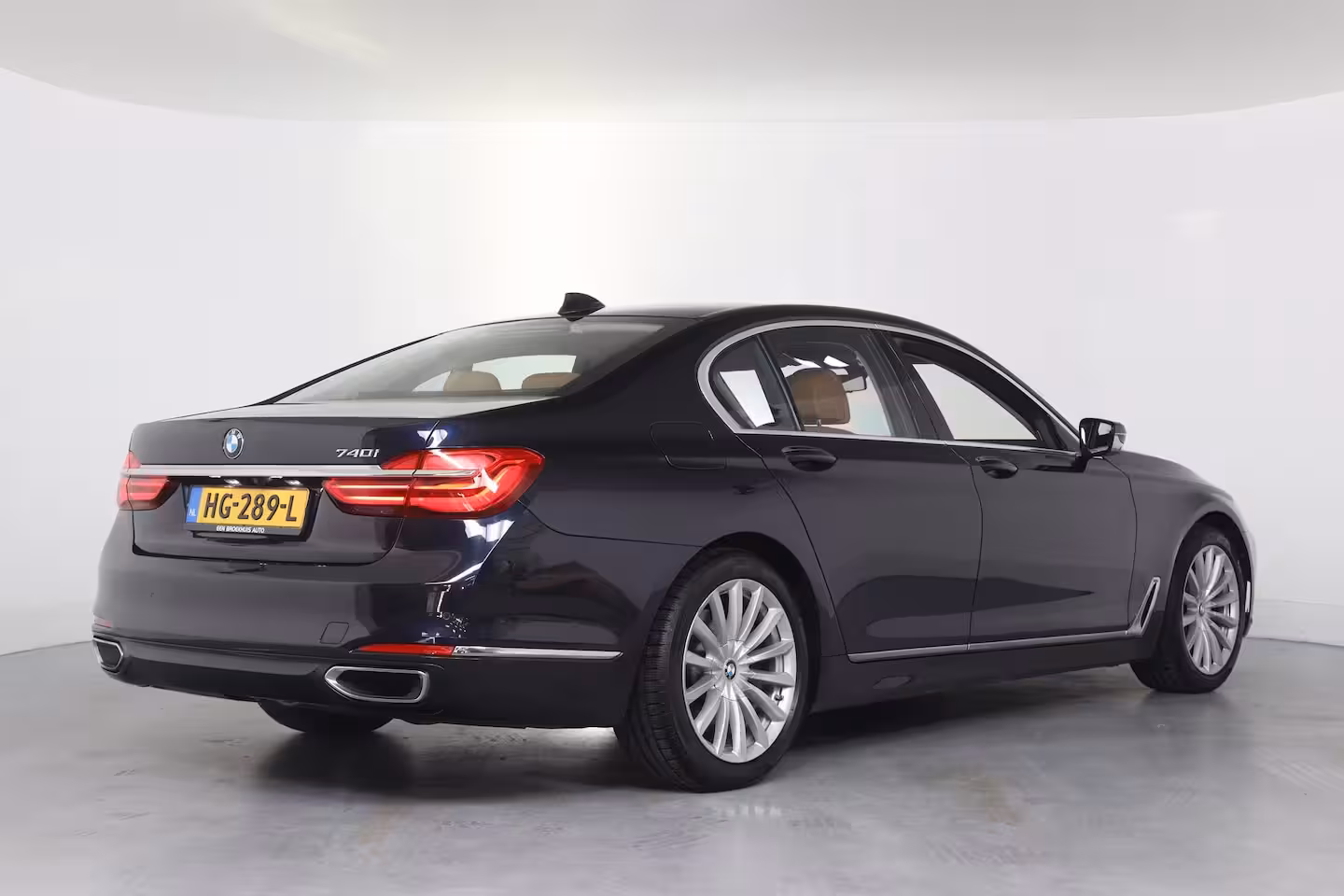BMW 7-serie 740i High Executive | 1e Eigenaar | Dealer Onderhouden | Harman/Kardon | 360 Camera | Trek