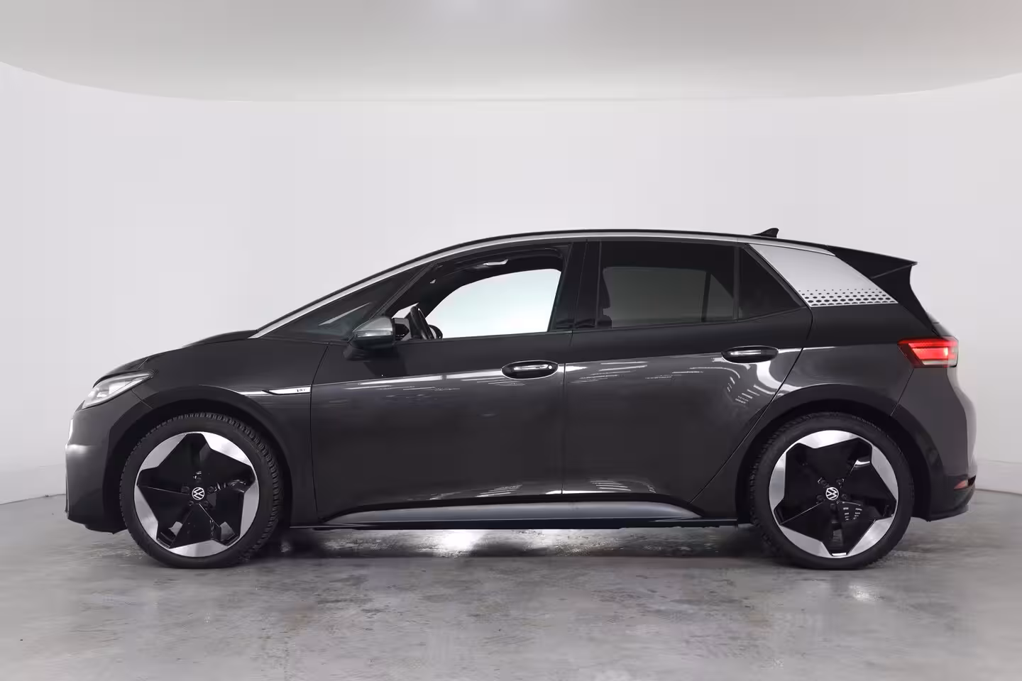 Volkswagen ID.3 First Plus 58 kWh | Cruise Control Adaptief | Panoramadak | Stoel-/stuurverwarming | Camer