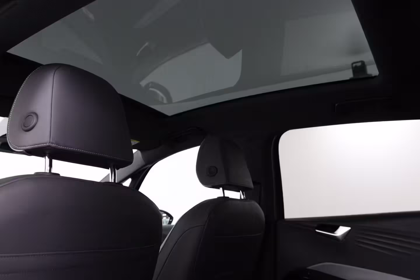 Volkswagen ID.3 First Plus 58 kWh | Cruise Control Adaptief | Panoramadak | Stoel-/stuurverwarming | Camer