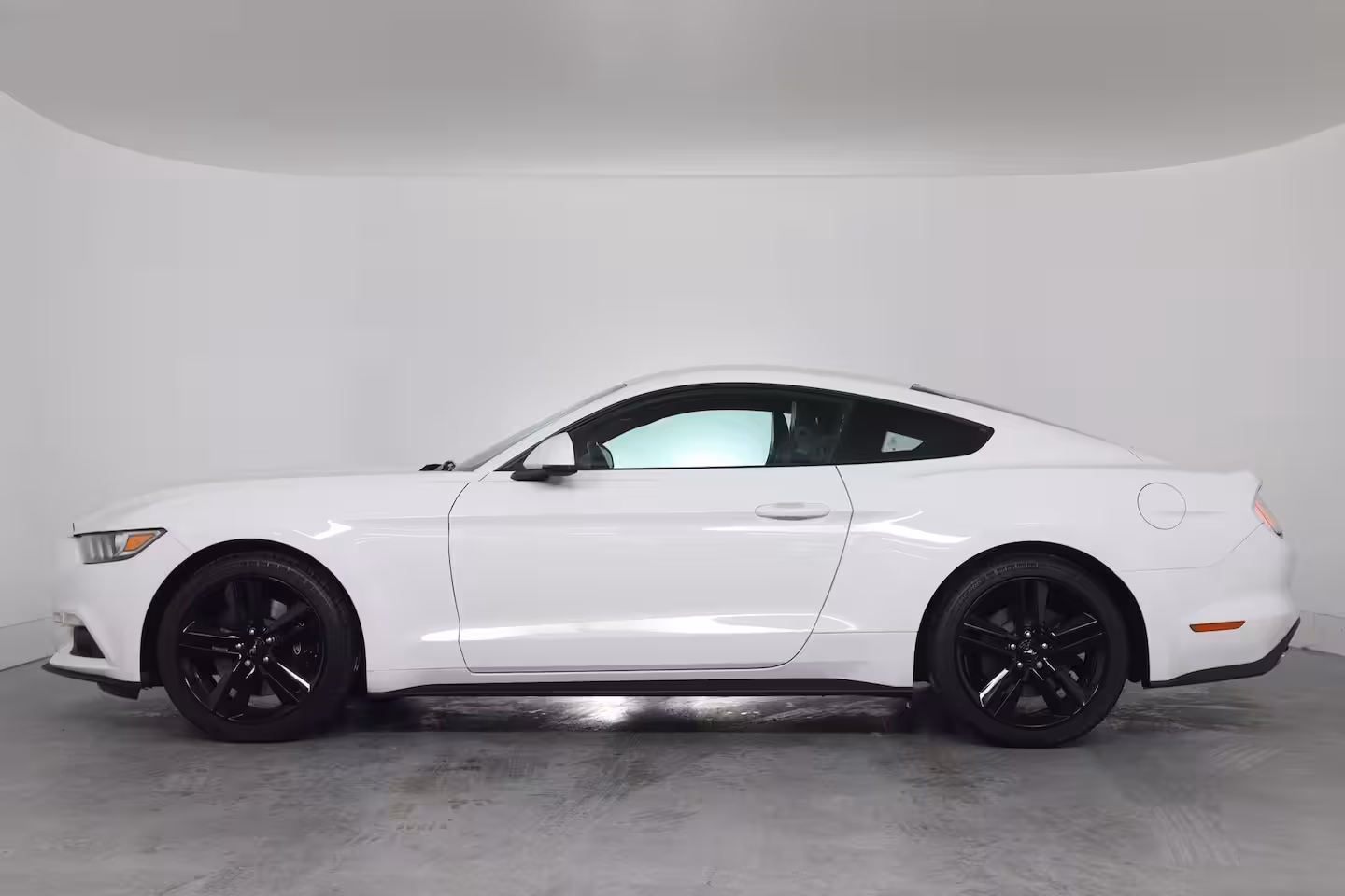 Ford Mustang Fastback 2.3EB | Recaro Sportstoelen | Xenon | Leder | Shaker Audio | Navi | Camera | Clima | Cruis