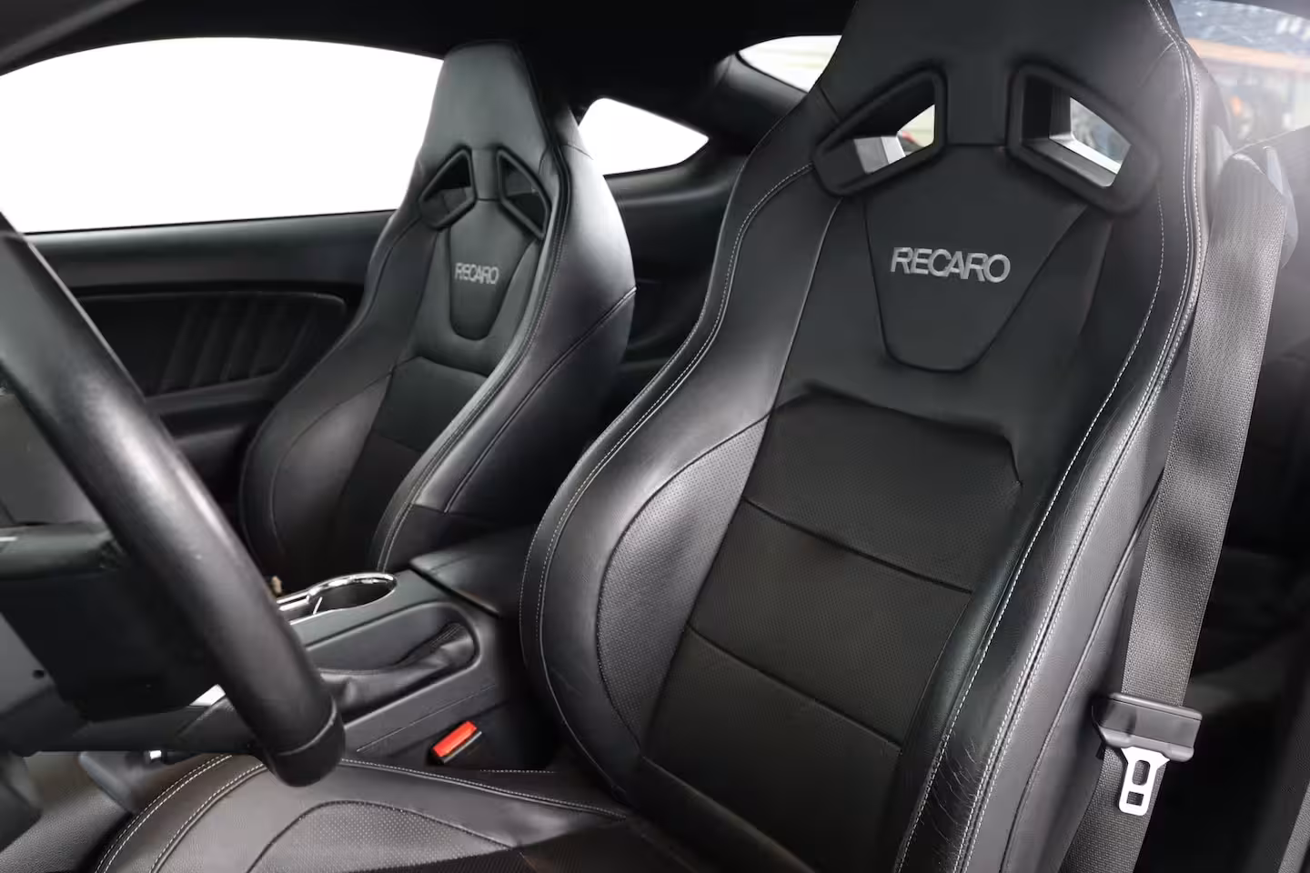 Ford Mustang Fastback 2.3EB | Recaro Sportstoelen | Xenon | Leder | Shaker Audio | Navi | Camera | Clima | Cruis