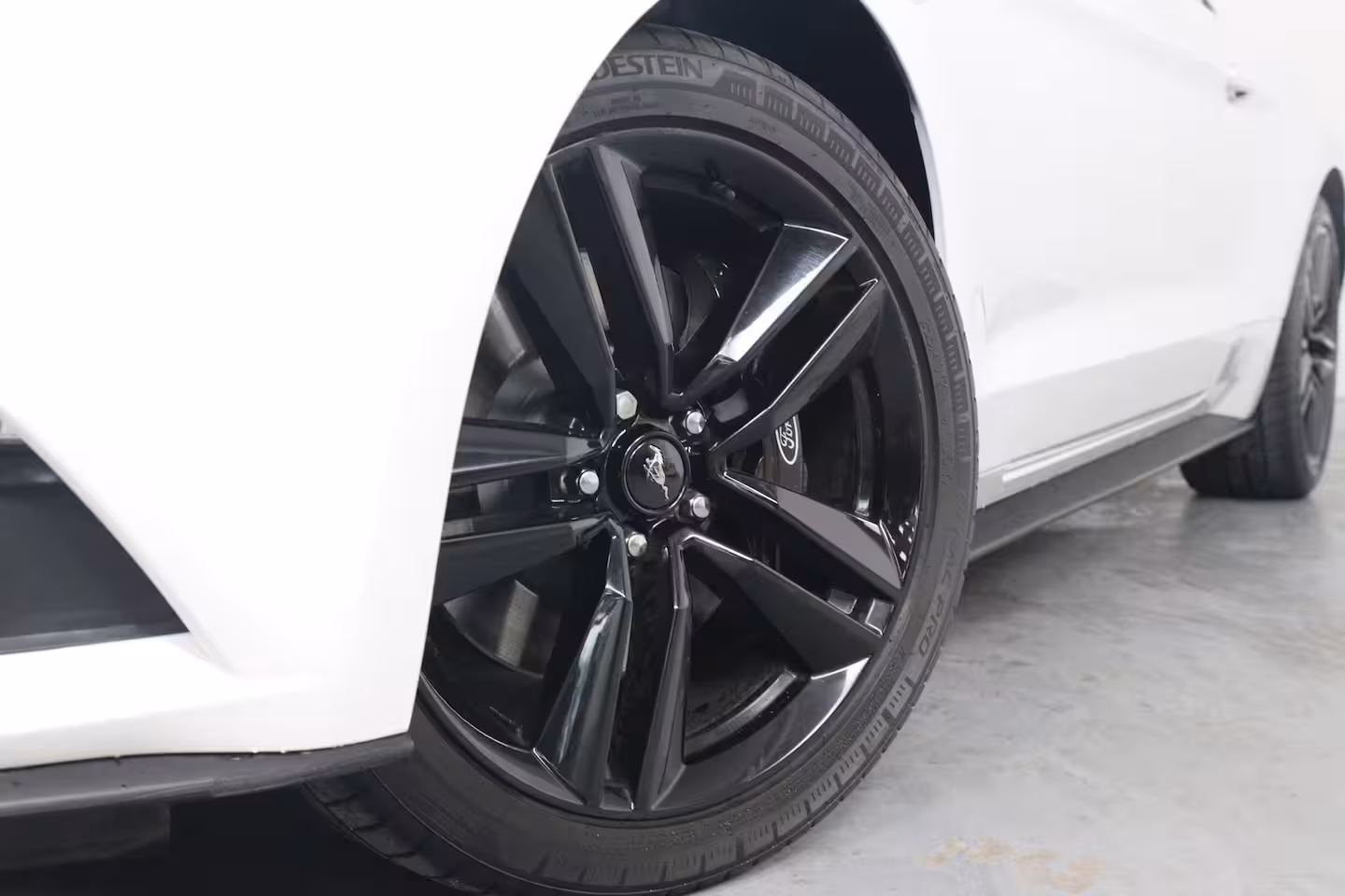 Ford Mustang Fastback 2.3EB | Recaro Sportstoelen | Xenon | Leder | Shaker Audio | Navi | Camera | Clima | Cruis