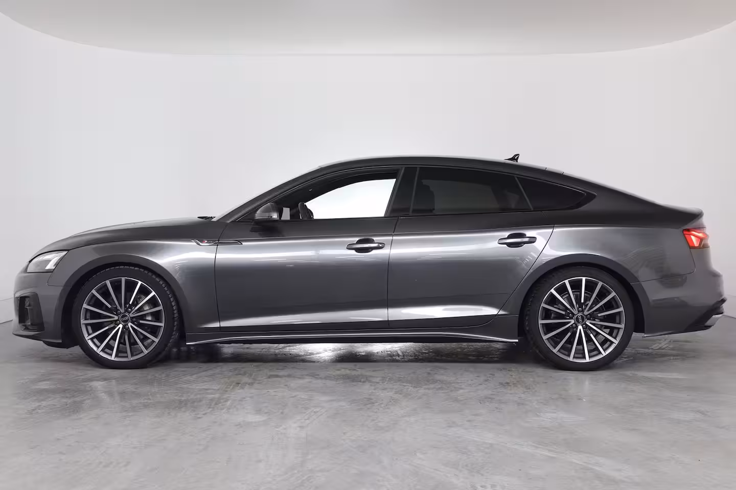Audi A5 Sportback 40 TFSI S edition | S-Line | Adaptive Cruise | Trekhaak Wegkl. | Stoelverwarming | Keyless