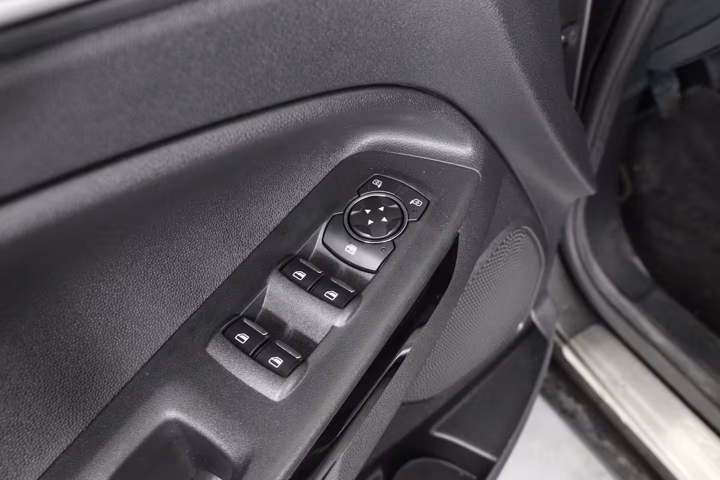 Ford EcoSport 1.0 EcoBoost Titanium | 1e Eigenaar | Navi By App | Clima | Half Leder | Parkeersensoren |