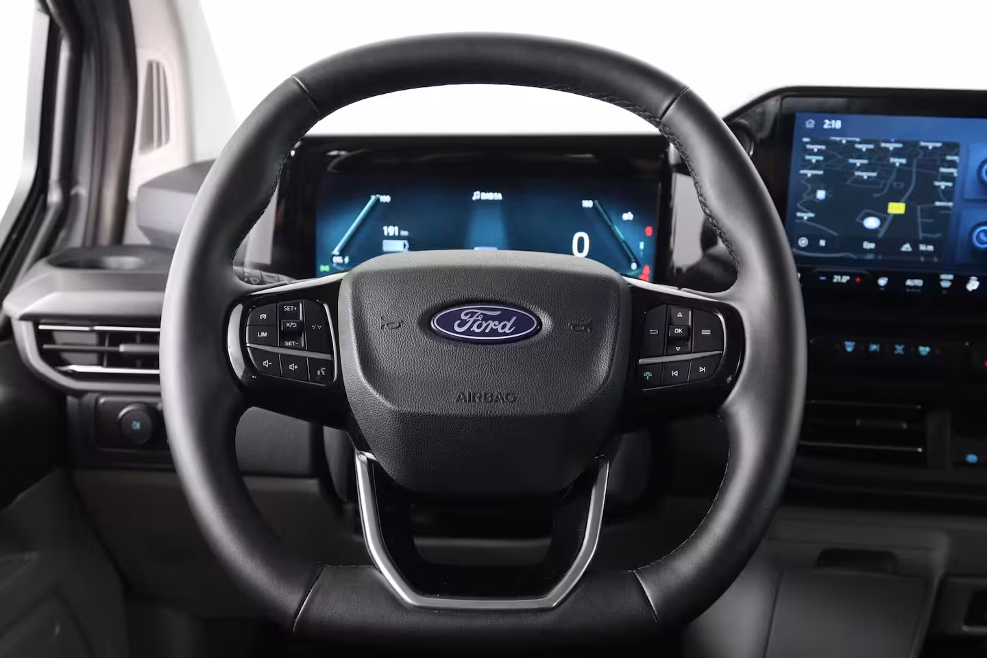 Ford Tourneo Custom 340 Titanium 65 kWh 8-Persoons | Camera | Stoel-/Stuurverwarming | Climate | Cruise | Keyl