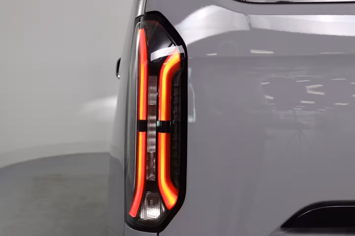 Ford Tourneo Custom 340 Titanium 65 kWh 8-Persoons | Camera | Stoel-/Stuurverwarming | Climate | Cruise | Keyl