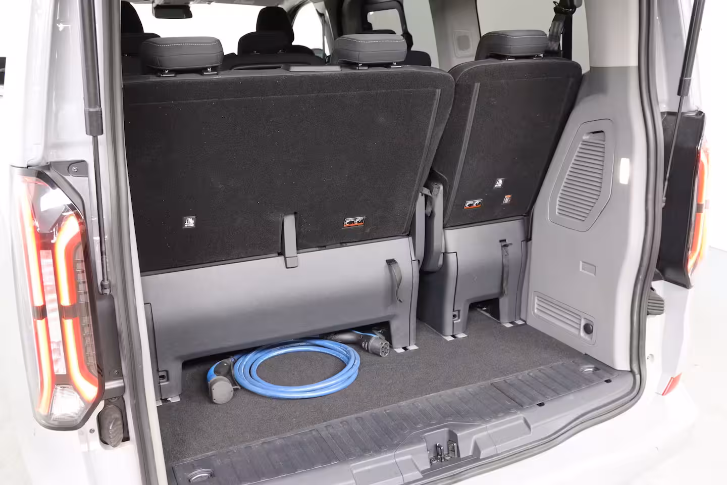 Ford Tourneo Custom 340 Titanium 65 kWh 8-Persoons | Camera | Stoel-/Stuurverwarming | Climate | Cruise | Keyl