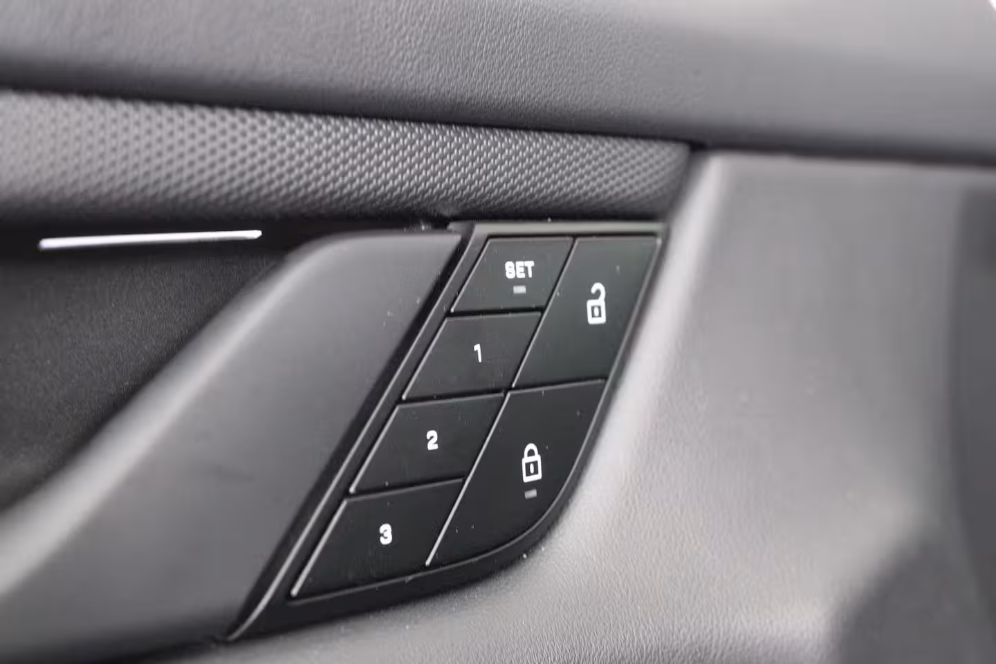 Porsche Taycan Cross Turismo 4 93 kWh | SOH 93% | Sport Chrono | Luchtvering | BOSE | LED | Memory | Panorama Dak | 21'