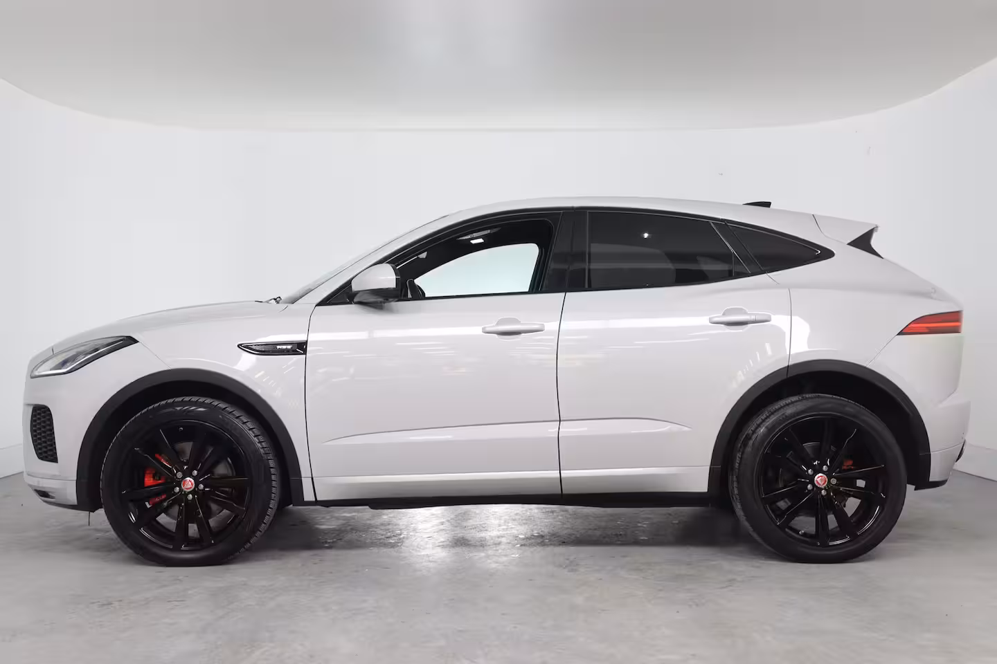 Jaguar E-Pace 2.0 P300 AWD R-Dynamic HSE | Panoramadak | Stoelverwarming & koeling | Memory stoelen | Cr