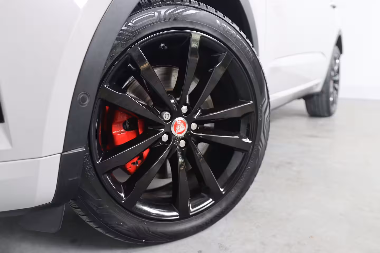 Jaguar E-Pace 2.0 P300 AWD R-Dynamic HSE | Panoramadak | Stoelverwarming & koeling | Memory stoelen | Cr