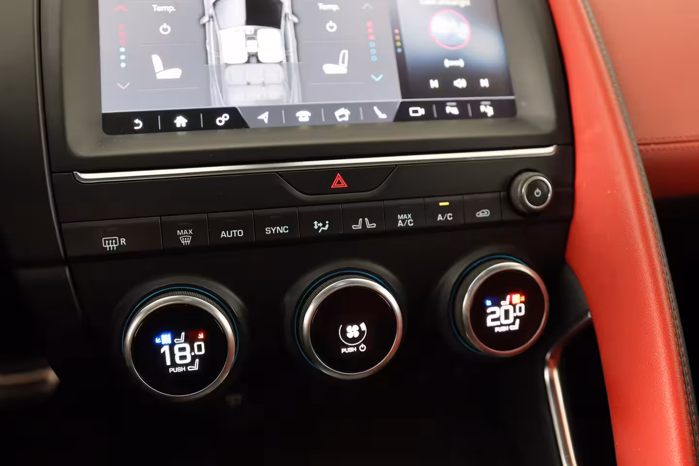 Jaguar E-Pace 2.0 P300 AWD R-Dynamic HSE | Panoramadak | Stoelverwarming & koeling | Memory stoelen | Cr