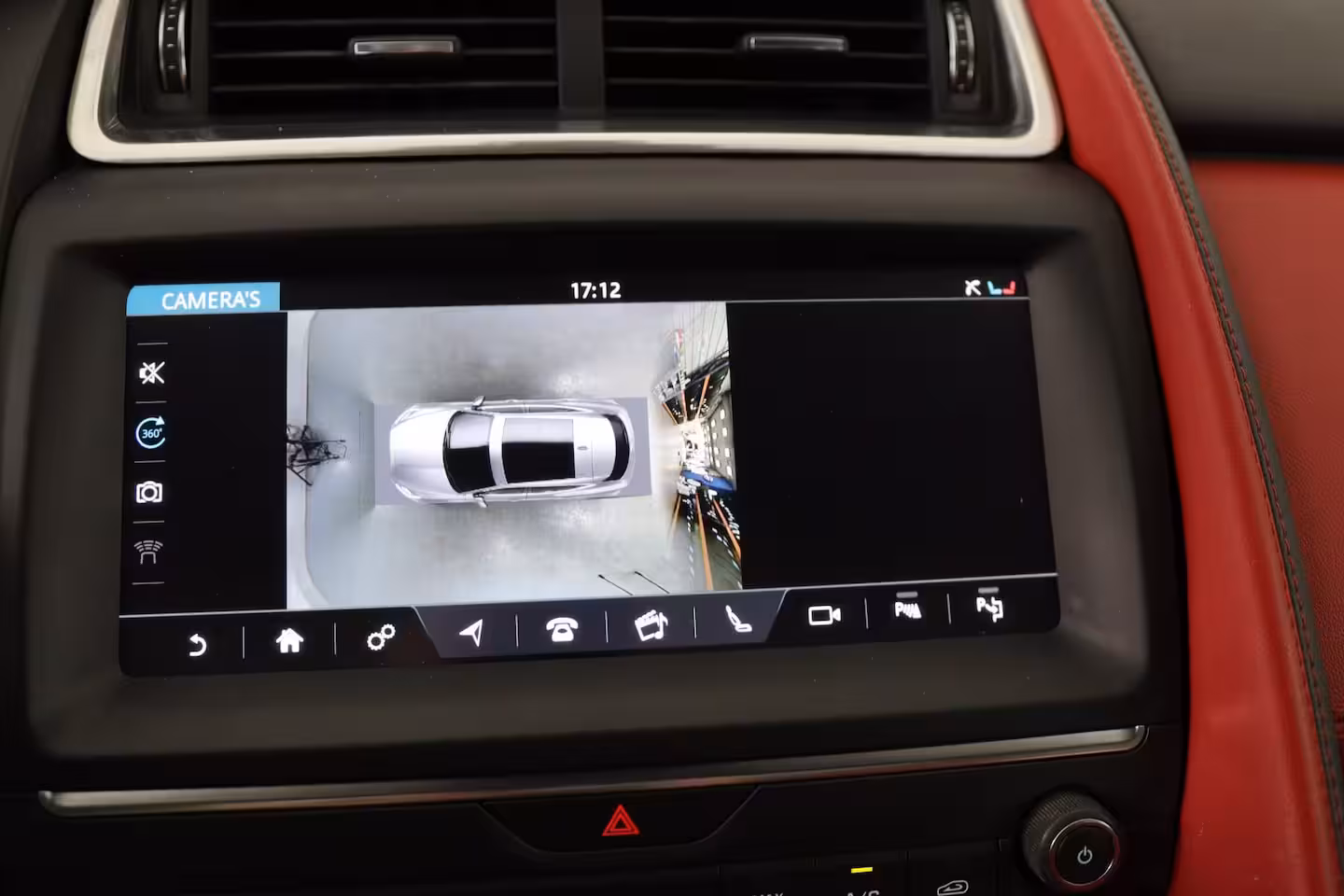 Jaguar E-Pace 2.0 P300 AWD R-Dynamic HSE | Panoramadak | Stoelverwarming & koeling | Memory stoelen | Cr