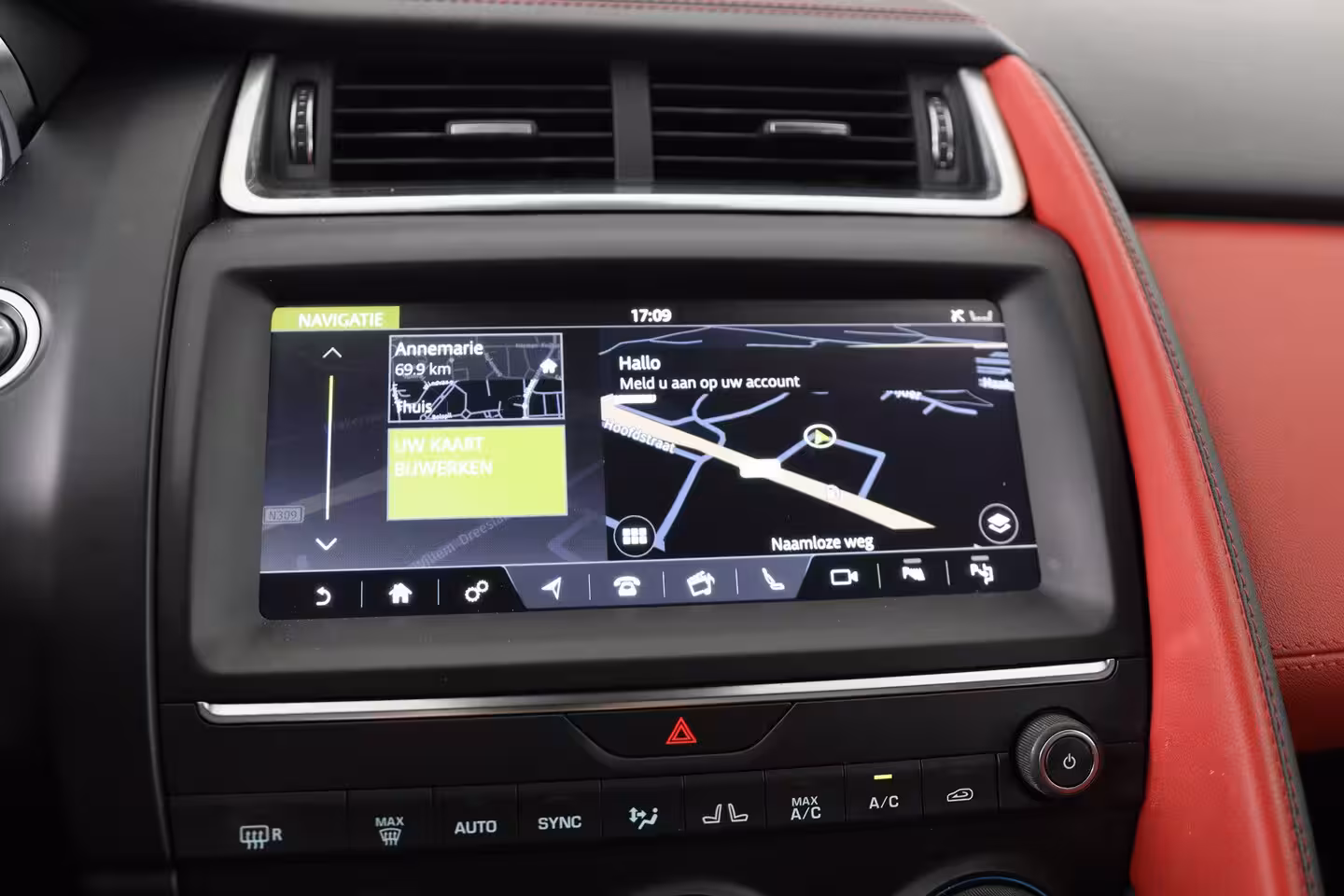 Jaguar E-Pace 2.0 P300 AWD R-Dynamic HSE | Panoramadak | Stoelverwarming & koeling | Memory stoelen | Cr