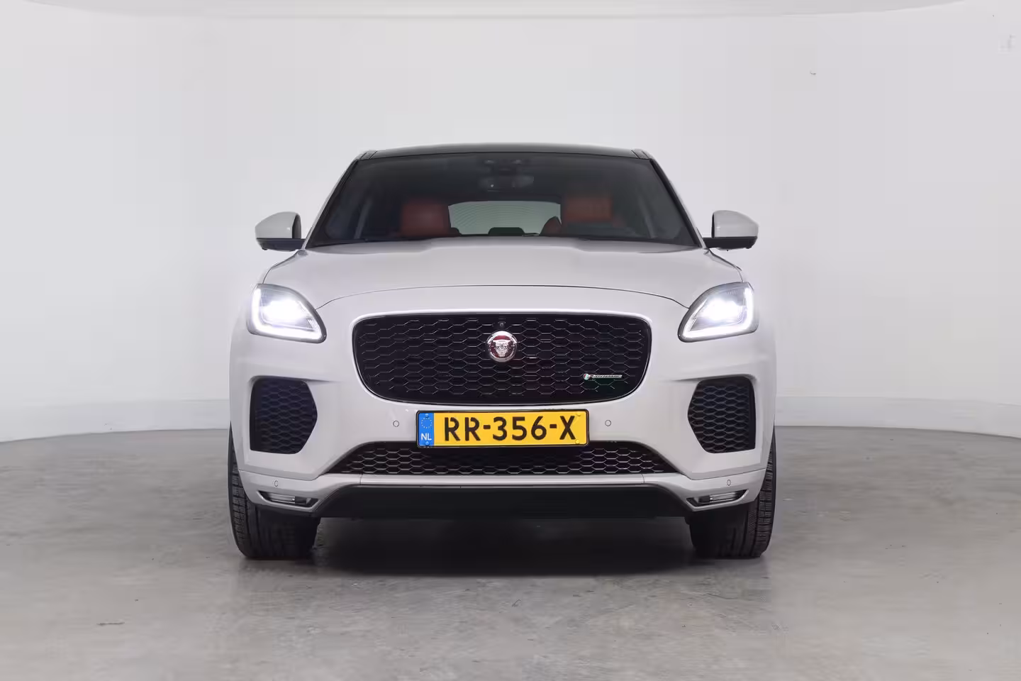 Jaguar E-Pace 2.0 P300 AWD R-Dynamic HSE | Panoramadak | Stoelverwarming & koeling | Memory stoelen | Cr