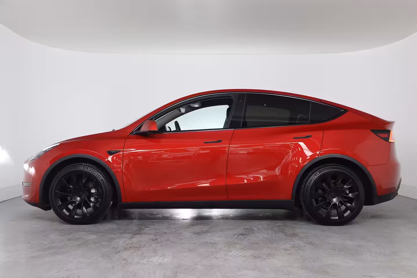 Tesla Model Y Long Range AWD 75 kWh | SOH 93% | Trekhaak | Leder | Pano | Camera | Stoel/Stuurverwarming