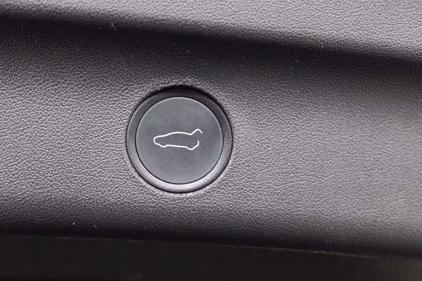 Tesla Model Y Long Range AWD 75 kWh | SOH 93% | Trekhaak | Leder | Pano | Camera | Stoel/Stuurverwarming