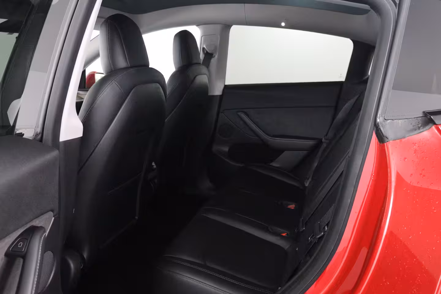 Tesla Model Y Long Range AWD 75 kWh | SOH 93% | Trekhaak | Leder | Pano | Camera | Stoel/Stuurverwarming