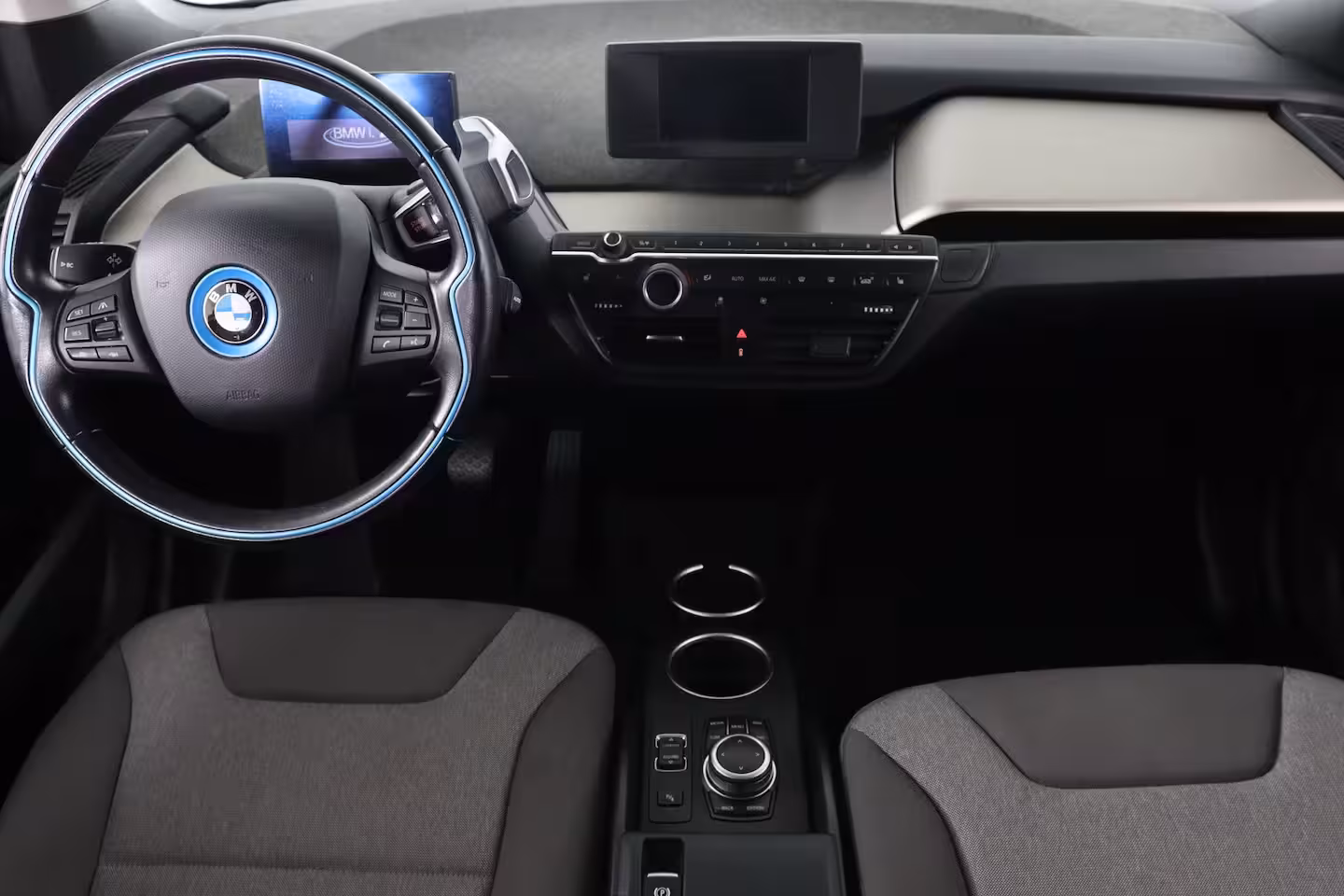 BMW i3 Basis 120Ah 42 kWh | Navigatie | Camera | LED | Cruise Adaptive | Parkeersensoren V+A | St