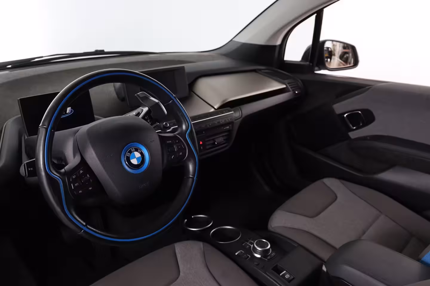 BMW i3 Basis 120Ah 42 kWh | Navigatie | Camera | LED | Cruise Adaptive | Parkeersensoren V+A | St