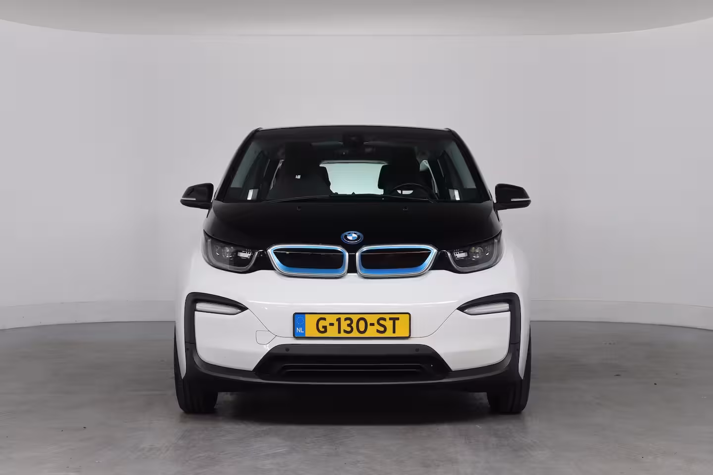 BMW i3 Basis 120Ah 42 kWh | Navigatie | Camera | LED | Cruise Adaptive | Parkeersensoren V+A | St