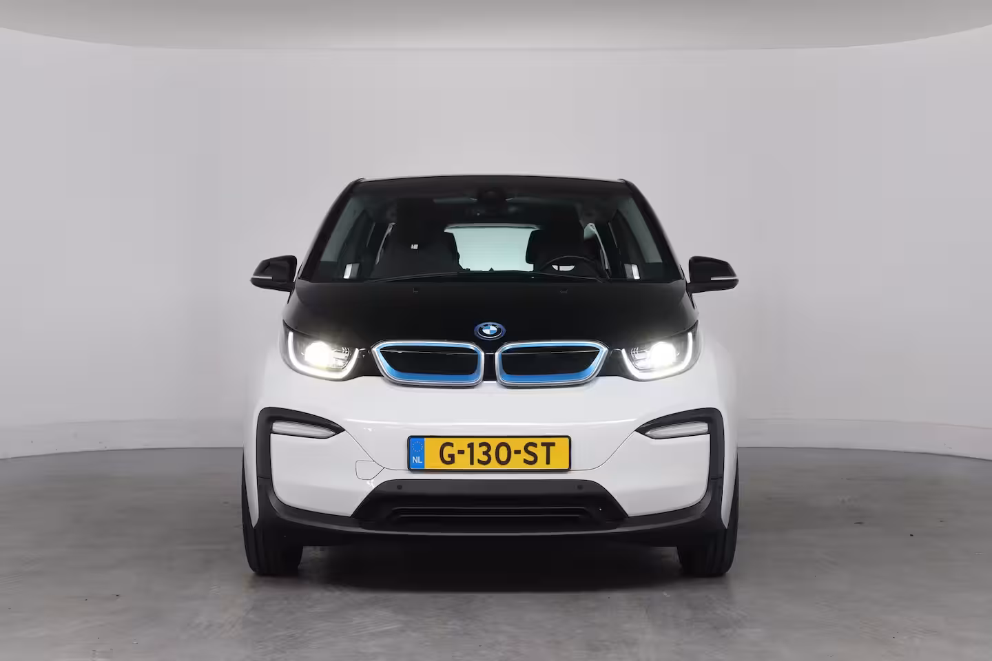 BMW i3 Basis 120Ah 42 kWh | Navigatie | Camera | LED | Cruise Adaptive | Parkeersensoren V+A | St