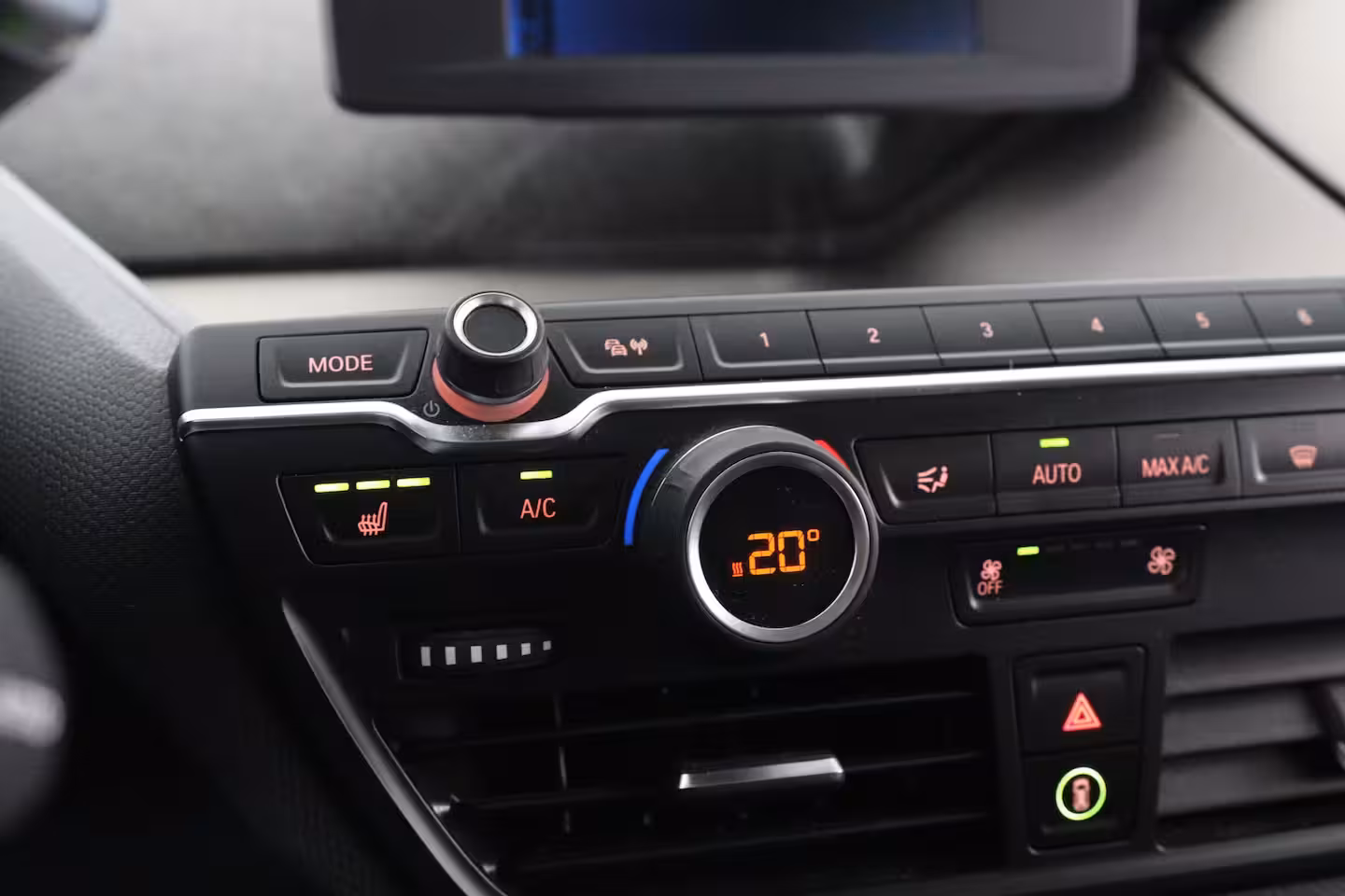 BMW i3 Basis 120Ah 42 kWh | Navigatie | Camera | LED | Cruise Adaptive | Parkeersensoren V+A | St