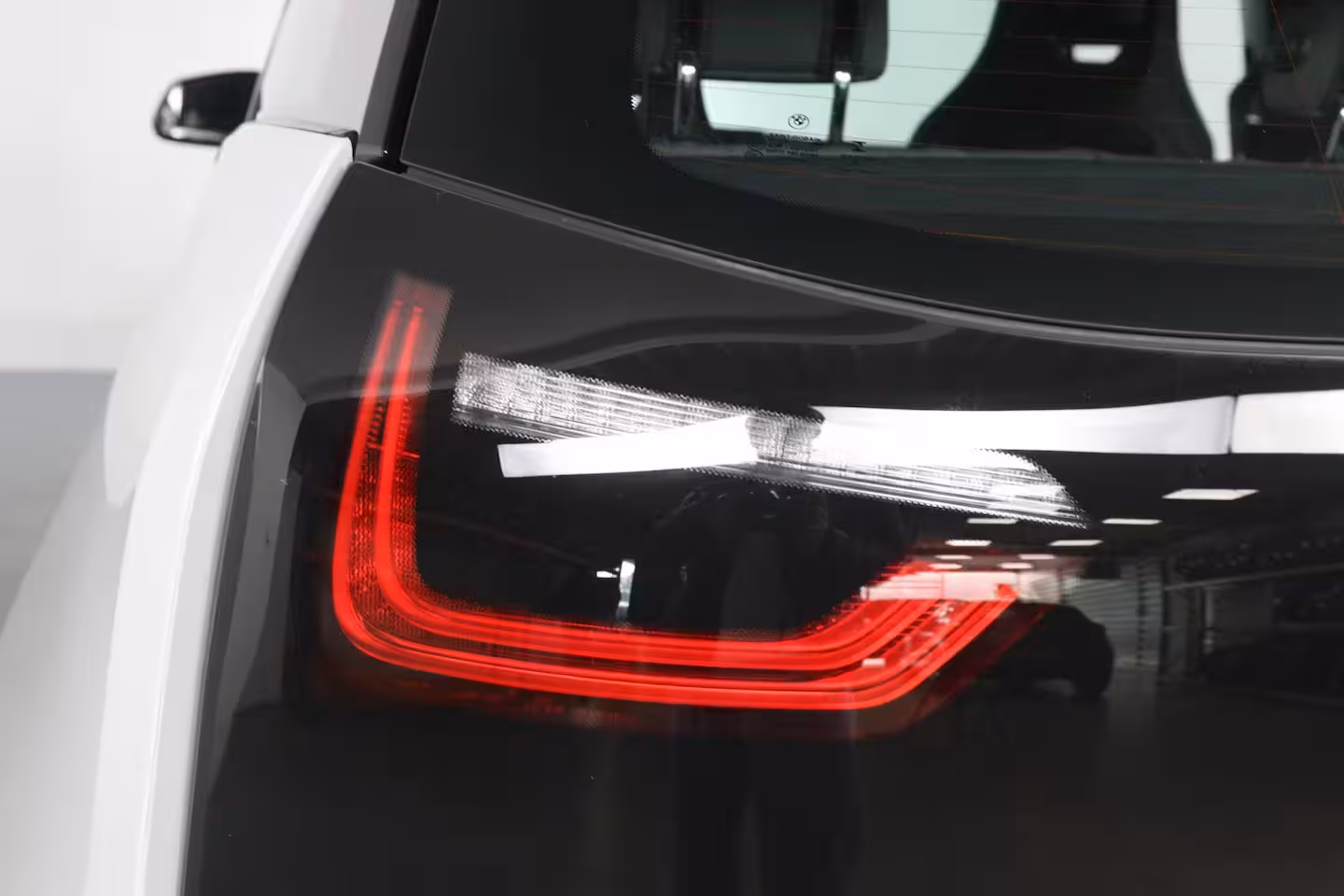 BMW i3 Basis 120Ah 42 kWh | Navigatie | Camera | LED | Cruise Adaptive | Parkeersensoren V+A | St