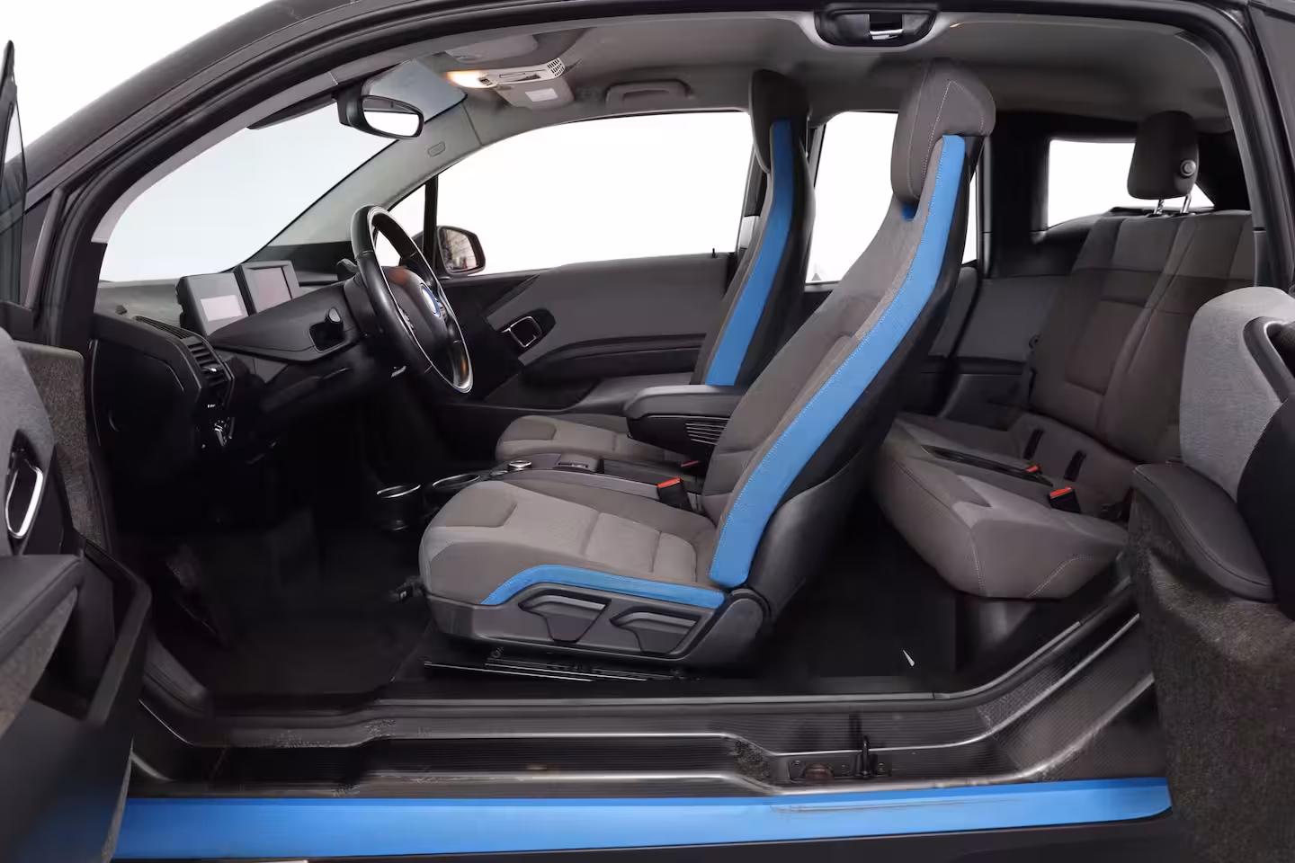 BMW i3 Basis 120Ah 42 kWh | Navigatie | Camera | LED | Cruise Adaptive | Parkeersensoren V+A | St