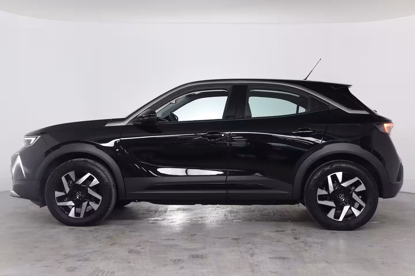 Opel Mokka Electric Elegance 50 kWh 3 Fase | SOH 100% | Dealer Onderhouden | LED | Navi By App | Camera | Clim