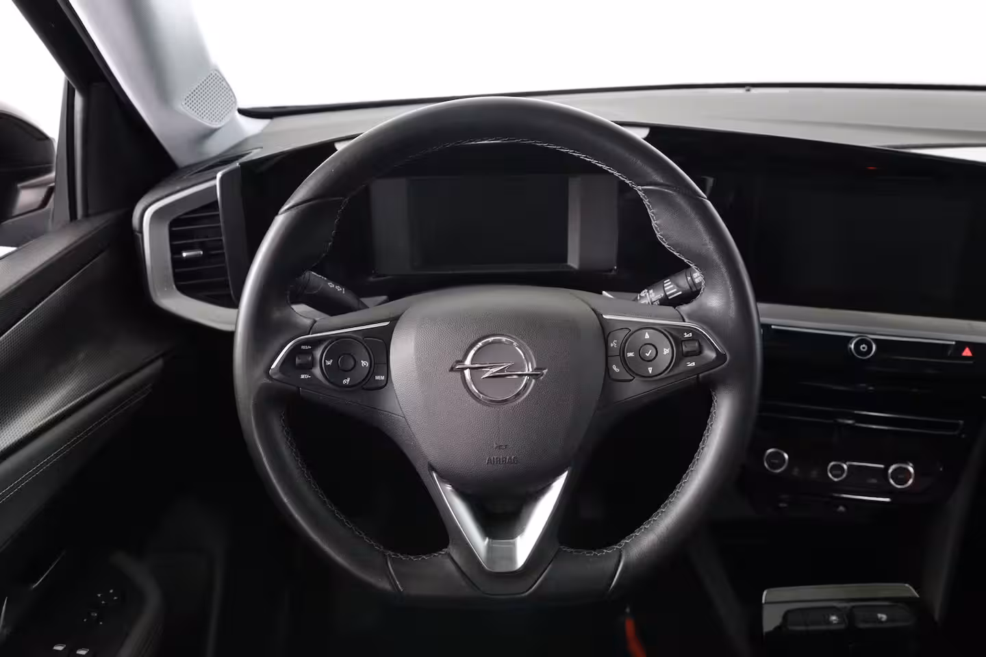 Opel Mokka Electric Elegance 50 kWh 3 Fase | SOH 100% | Dealer Onderhouden | LED | Navi By App | Camera | Clim