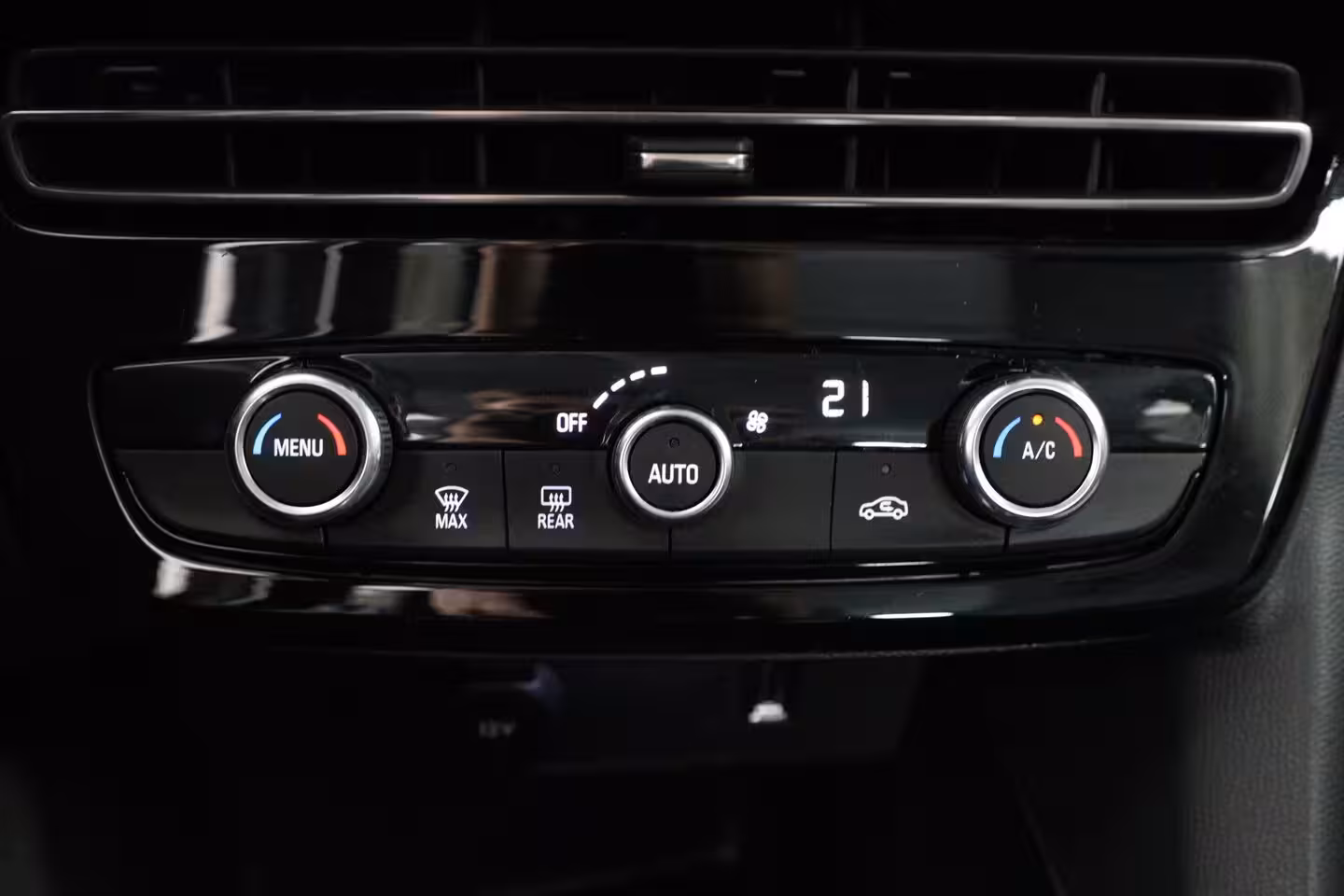 Opel Mokka Electric Elegance 50 kWh 3 Fase | SOH 100% | Dealer Onderhouden | LED | Navi By App | Camera | Clim